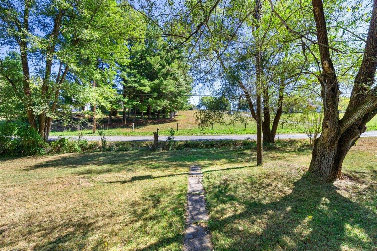 211 Walton Road Radford VA 24141