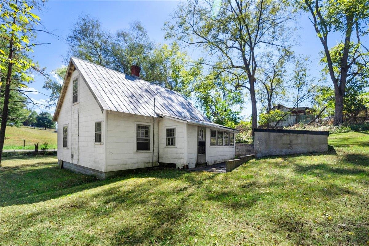 211 Walton Road Radford VA 24141