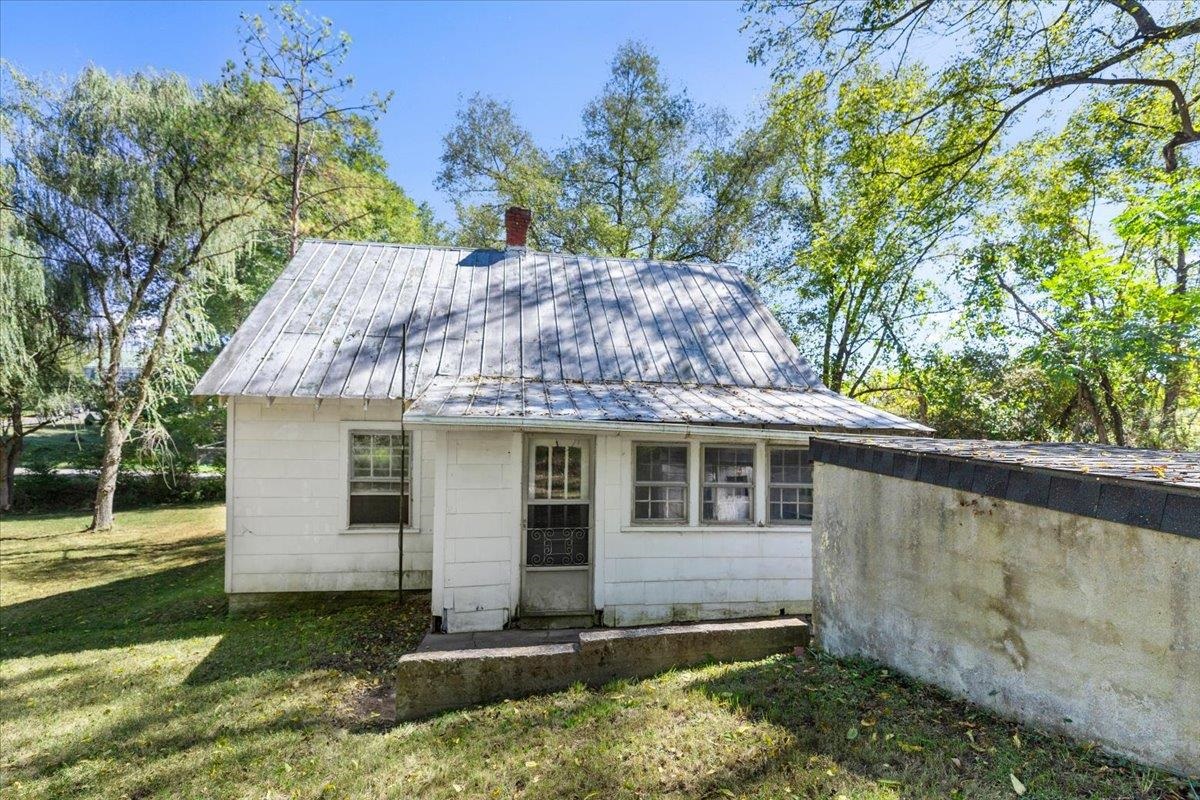 211 Walton Road Radford VA 24141