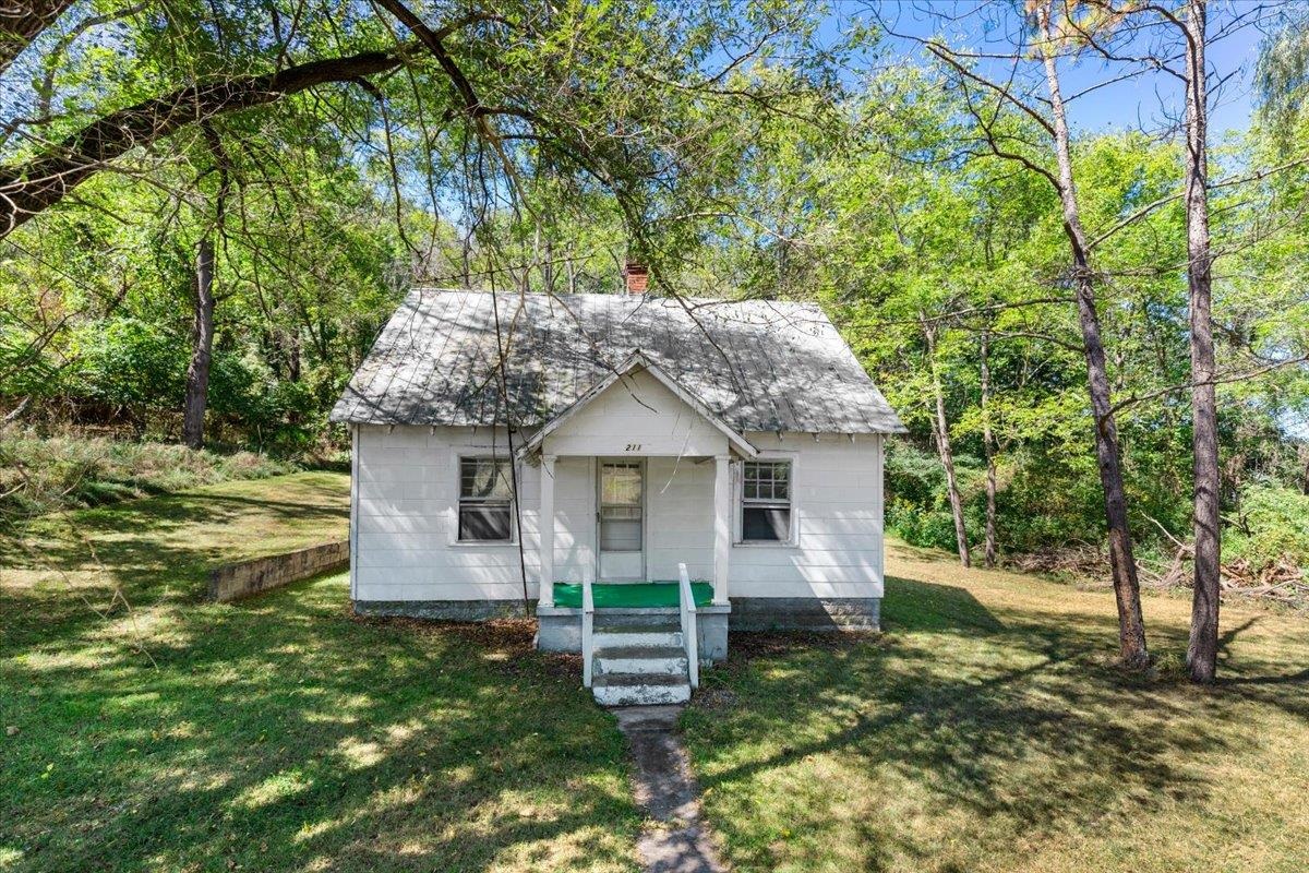 211 Walton Road Radford VA 24141