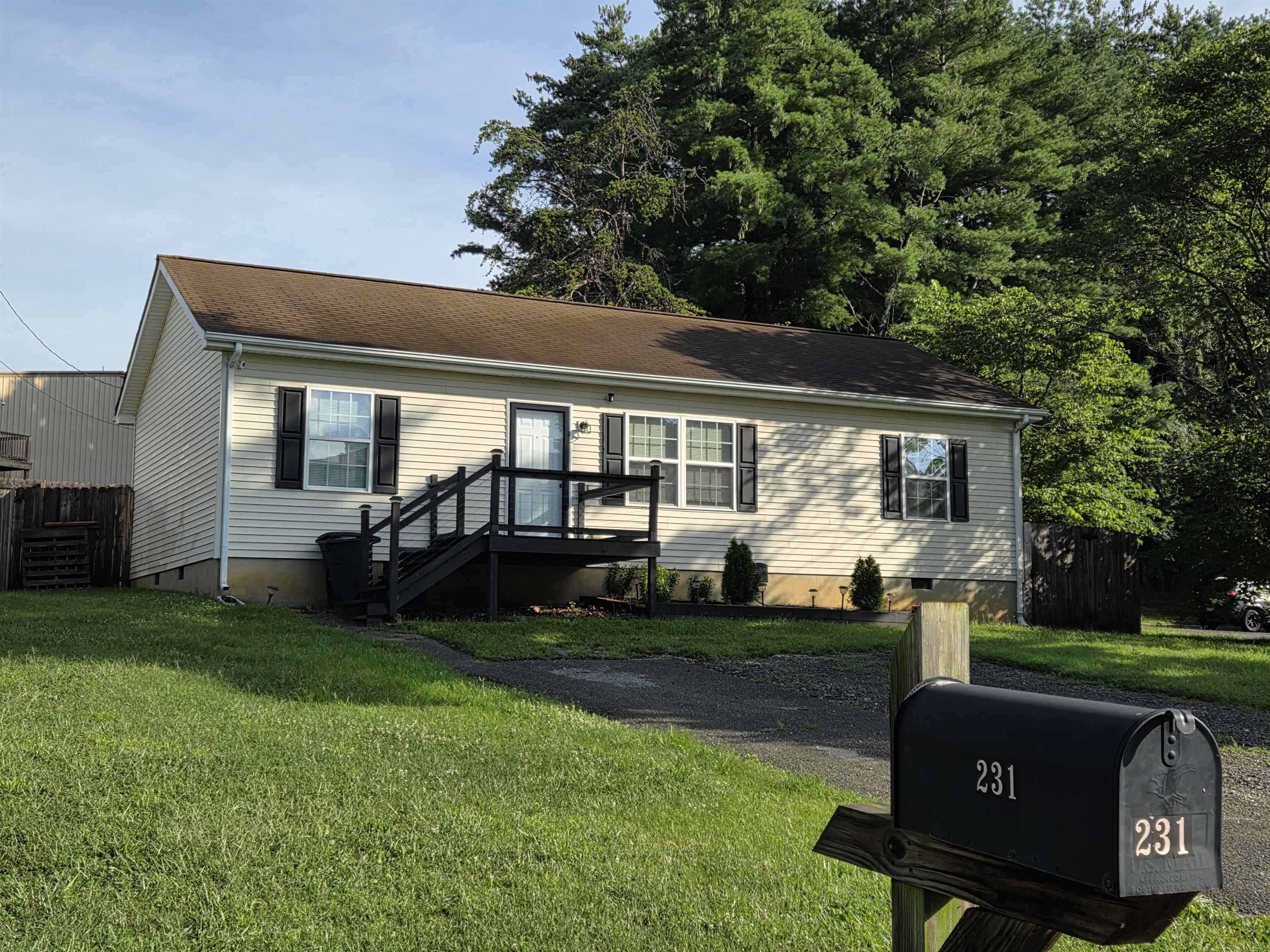 231 Allen Avenue Radford VA 24141