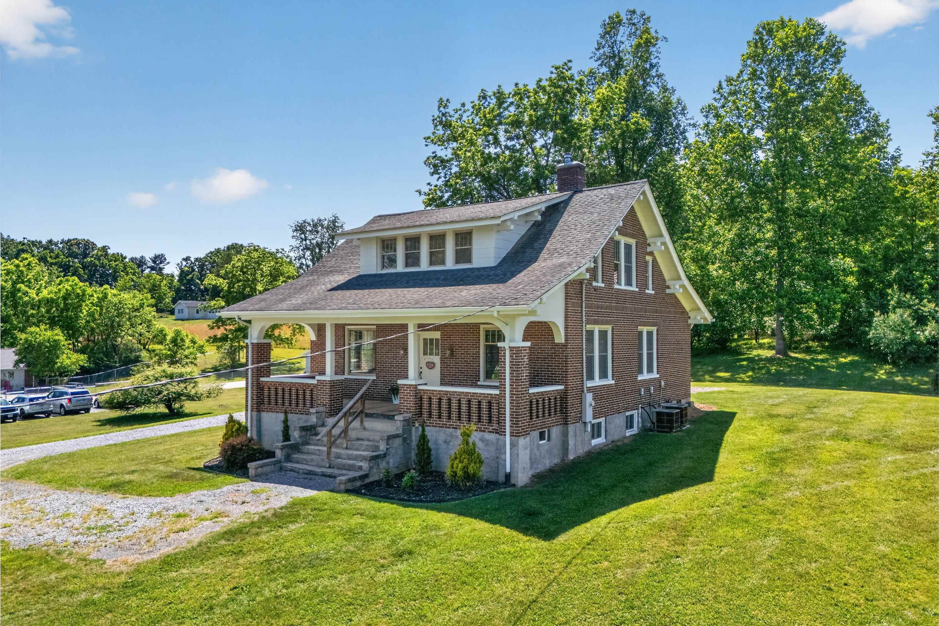 132 Christiansburg Pike NE Floyd VA 24091