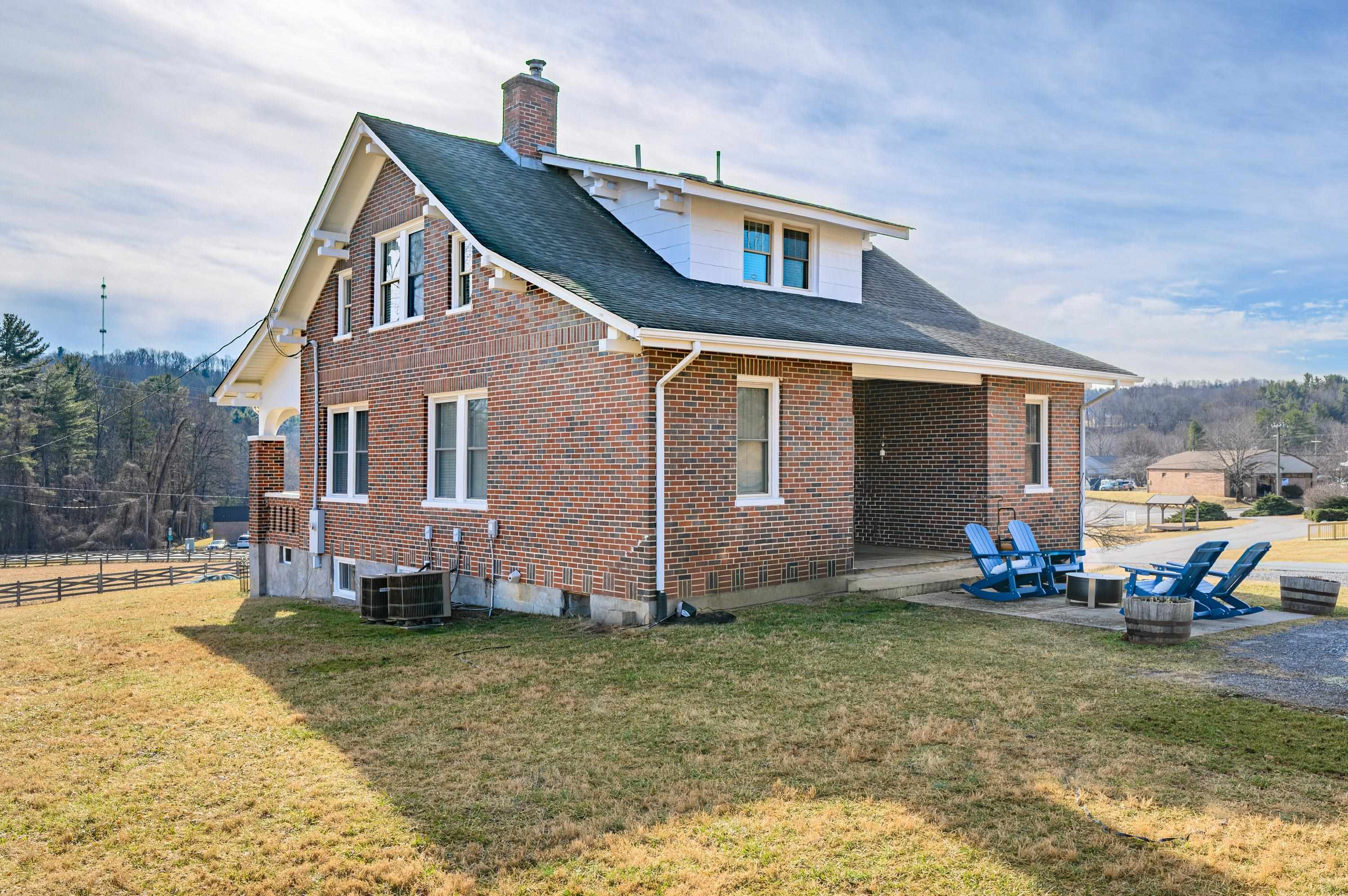 132 Christiansburg Pike NE Floyd VA 24091