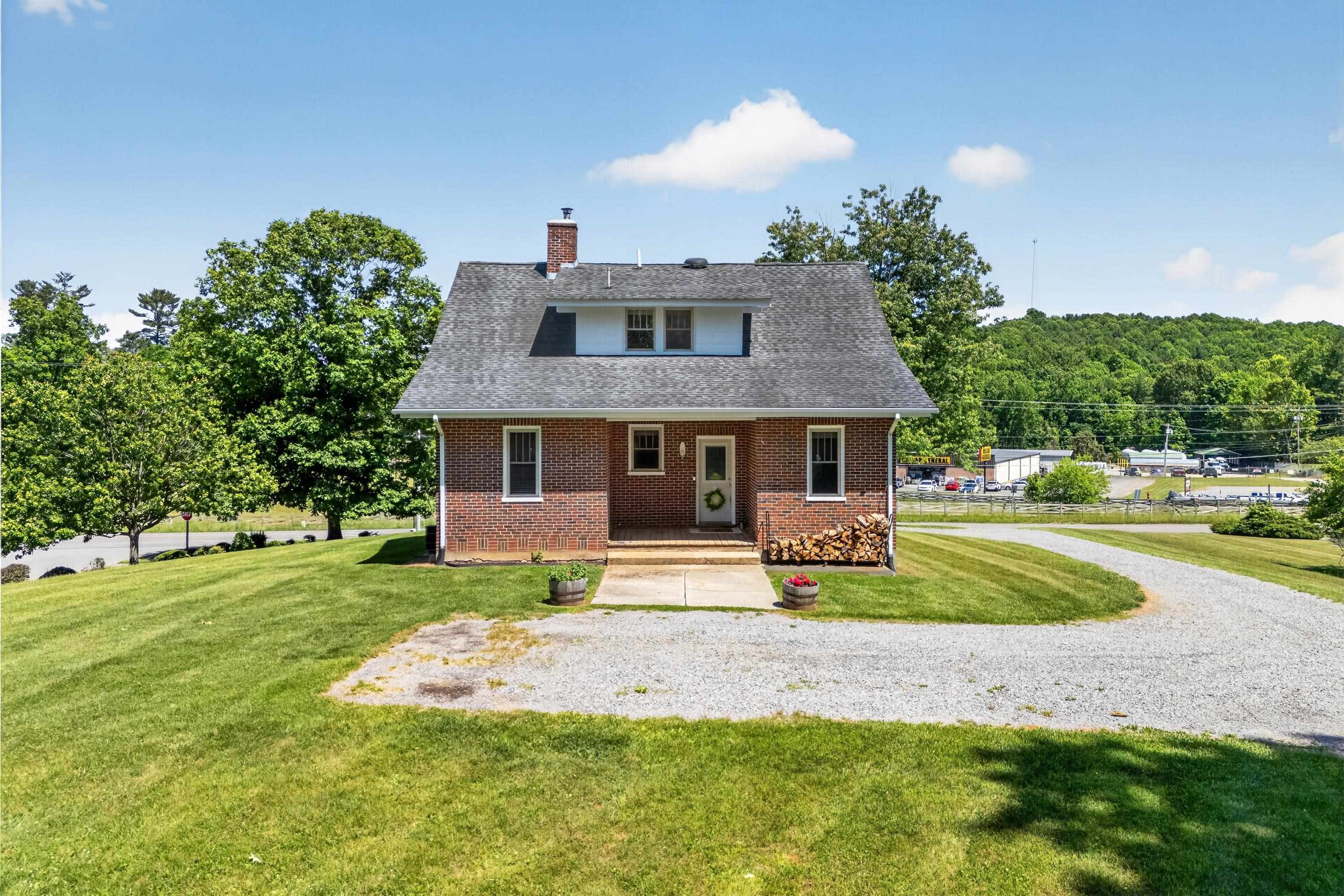 132 Christiansburg Pike NE Floyd VA 24091