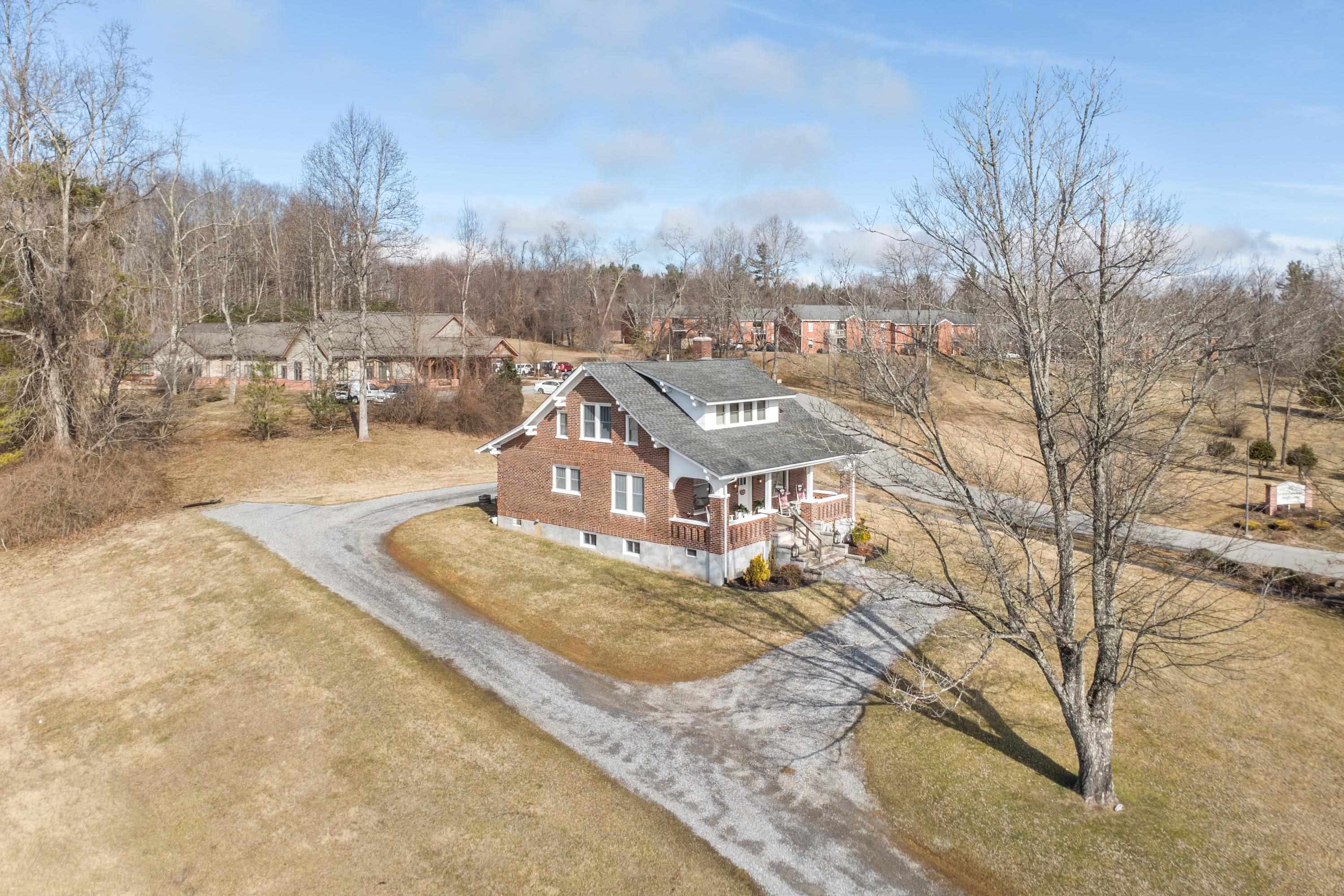 132 Christiansburg Pike NE Floyd VA 24091