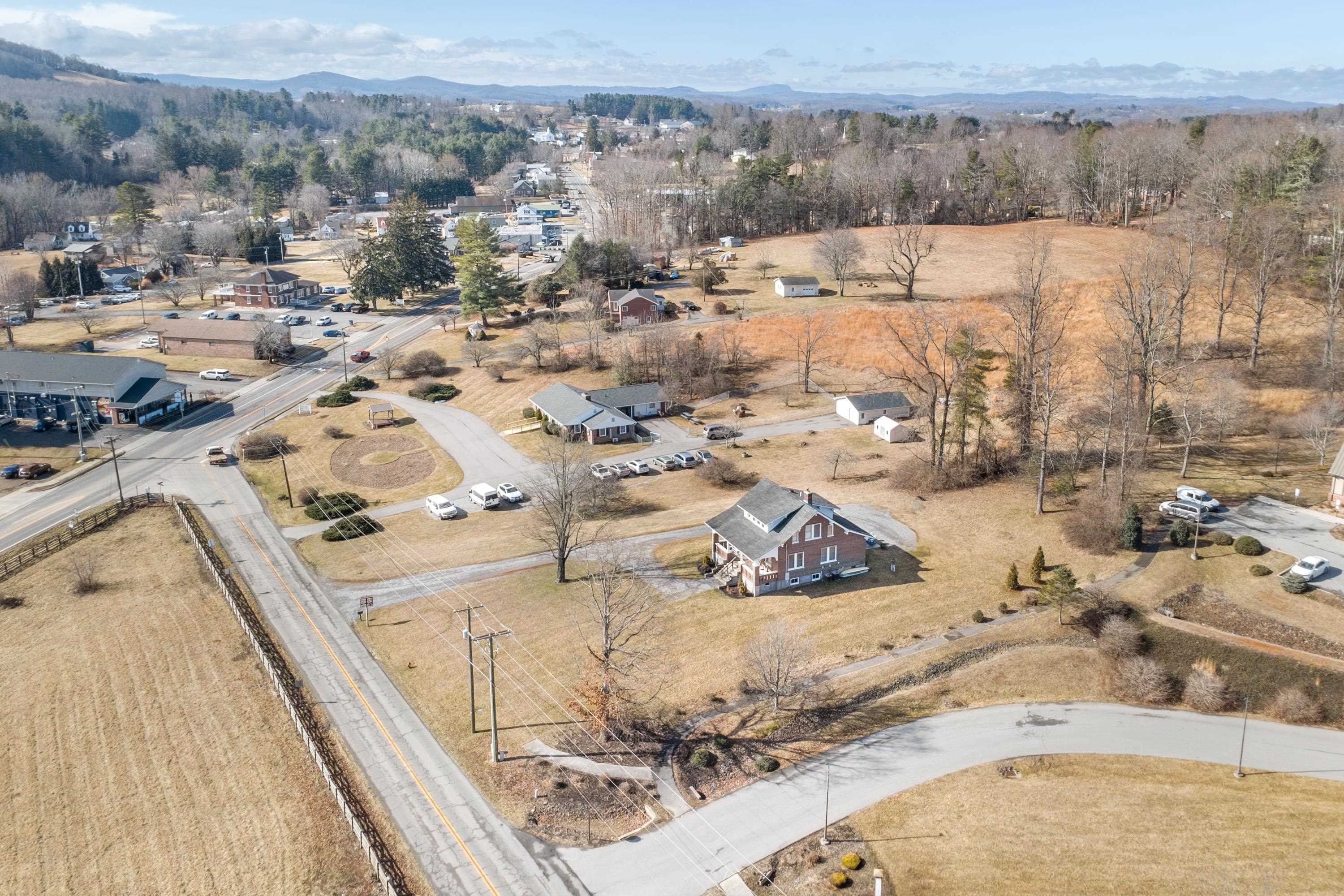 132 Christiansburg Pike NE Floyd VA 24091