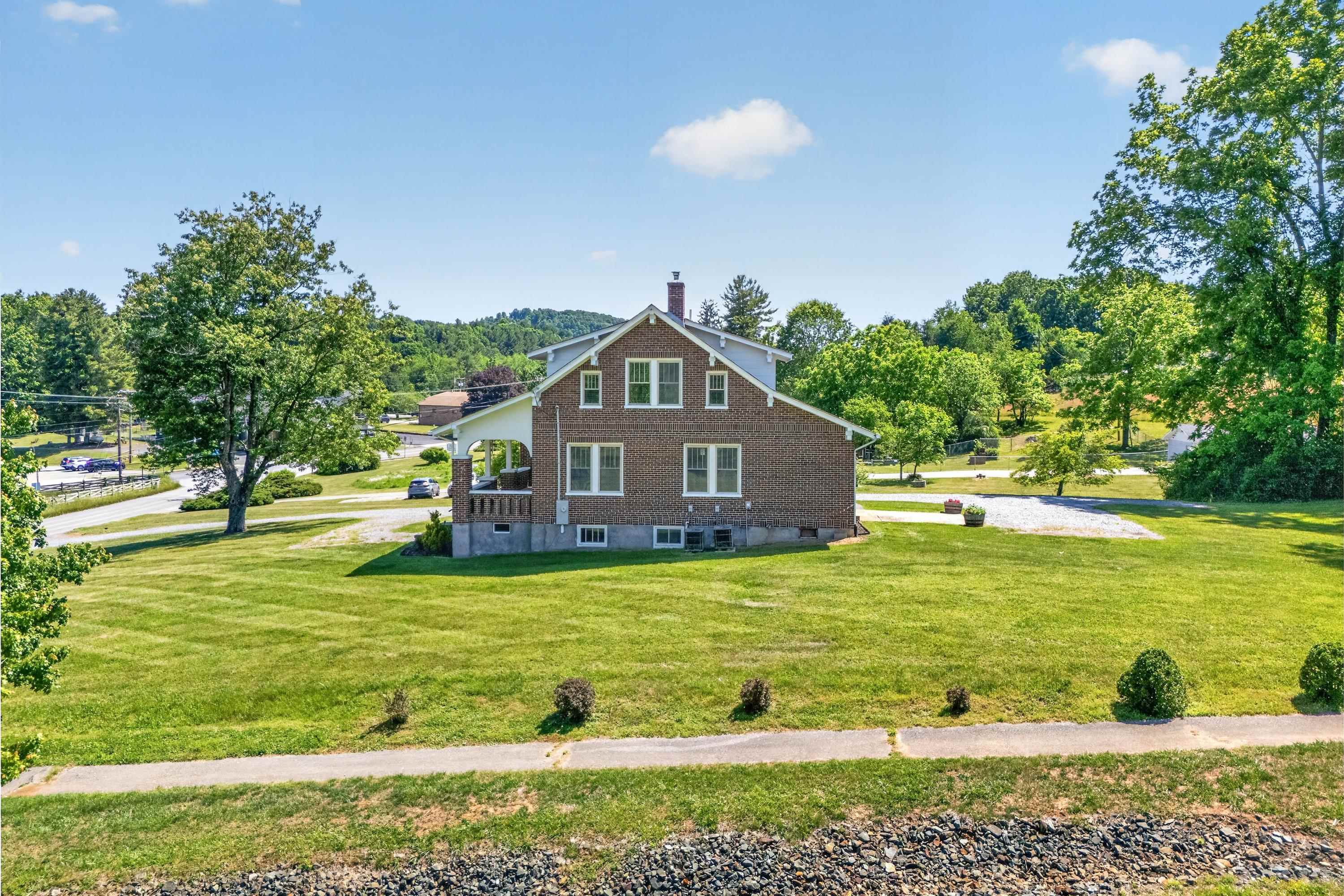 132 Christiansburg Pike NE Floyd VA 24091