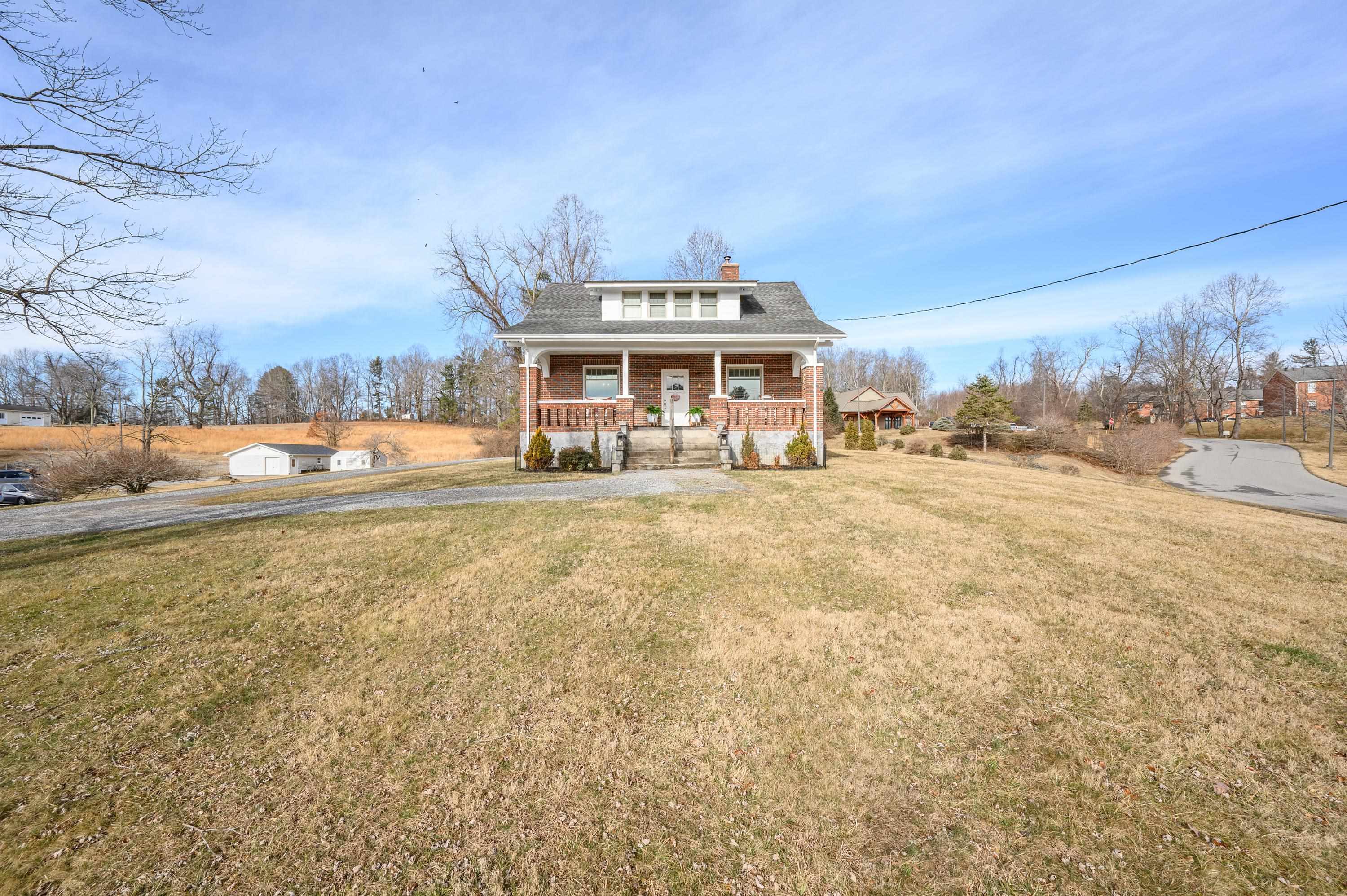 132 Christiansburg Pike NE Floyd VA 24091