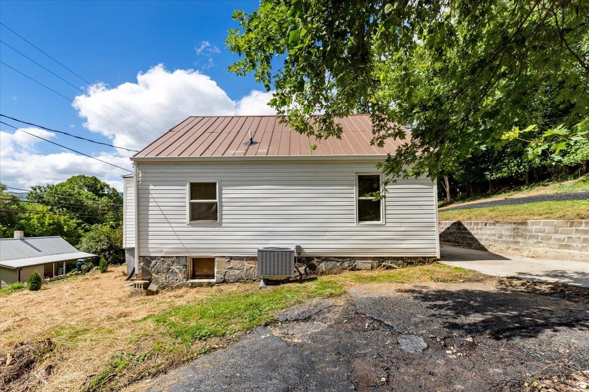 505 Northview Street Narrows VA 24124