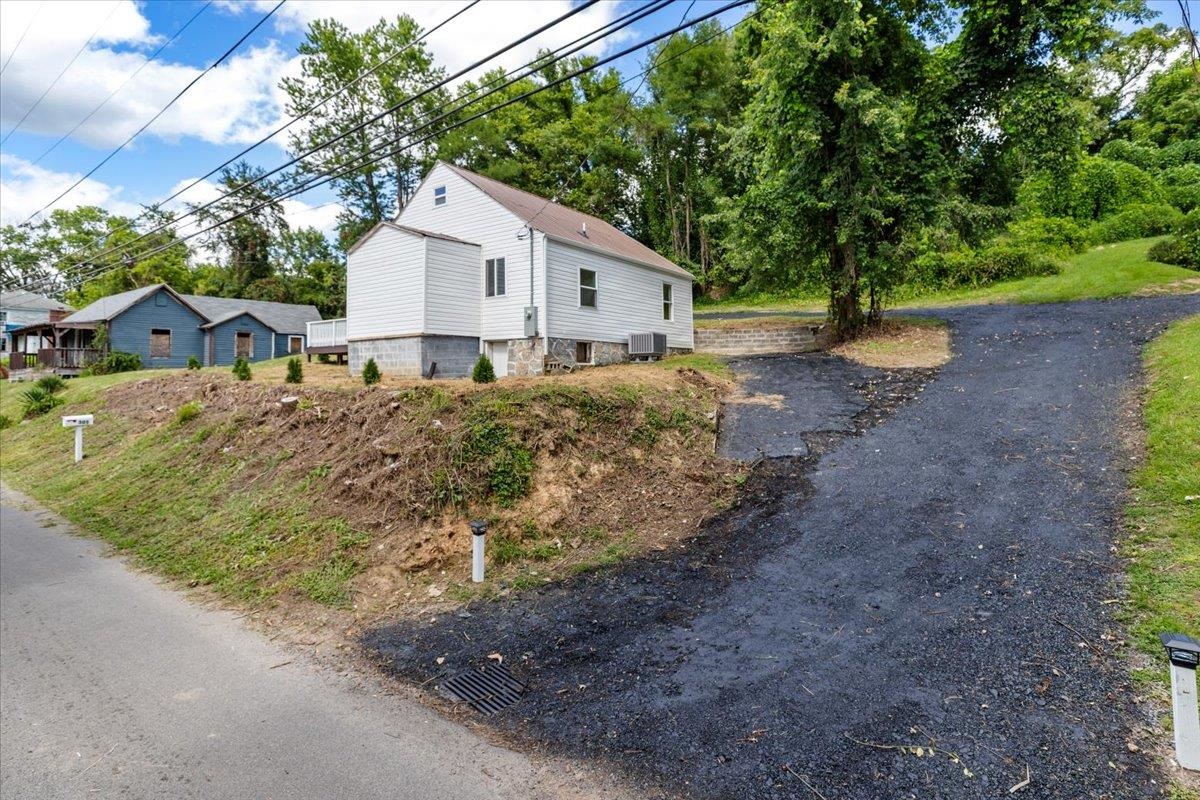 505 Northview Street Narrows VA 24124