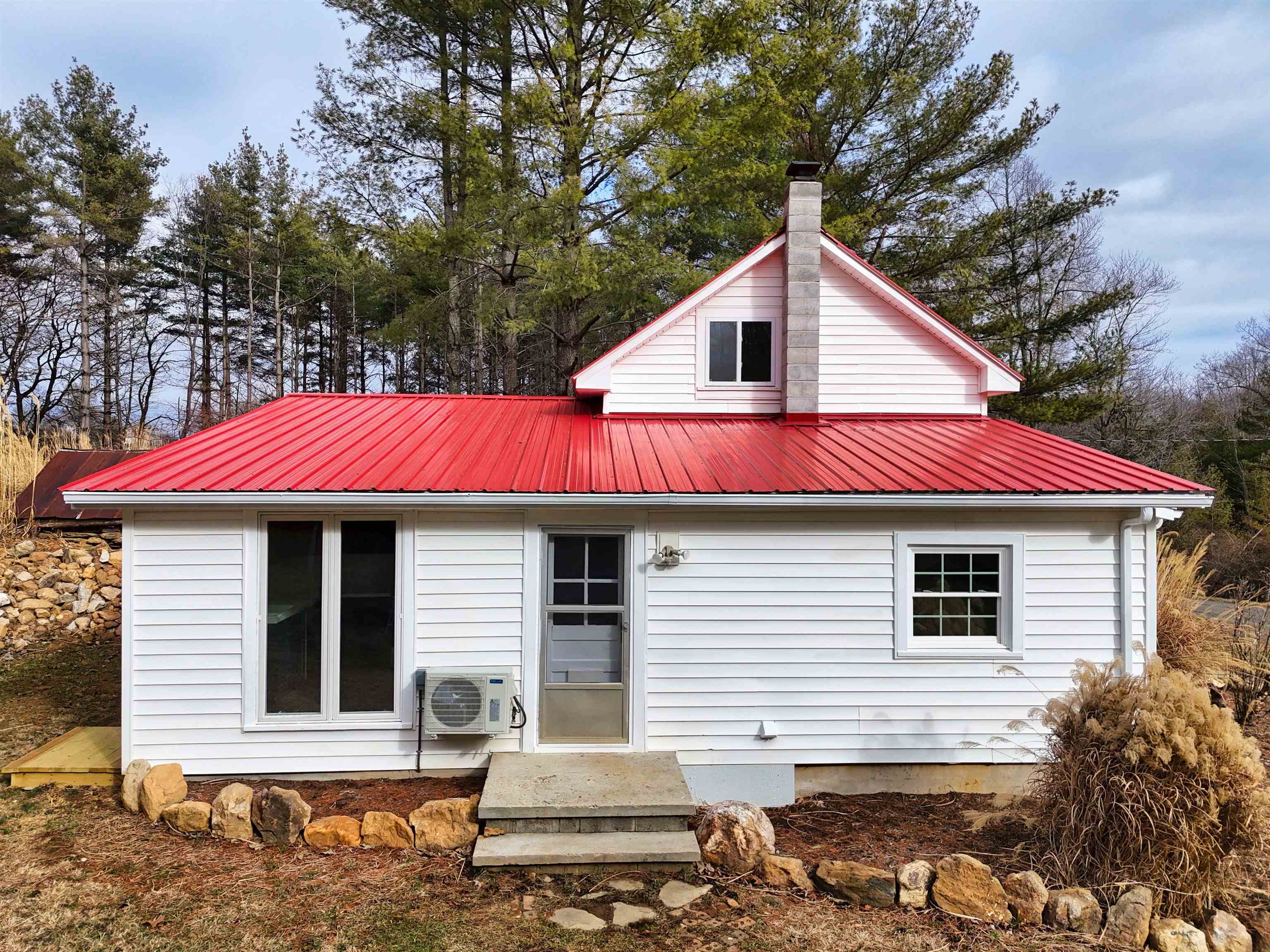 466 Dogwood Lane SW Willis VA 24380