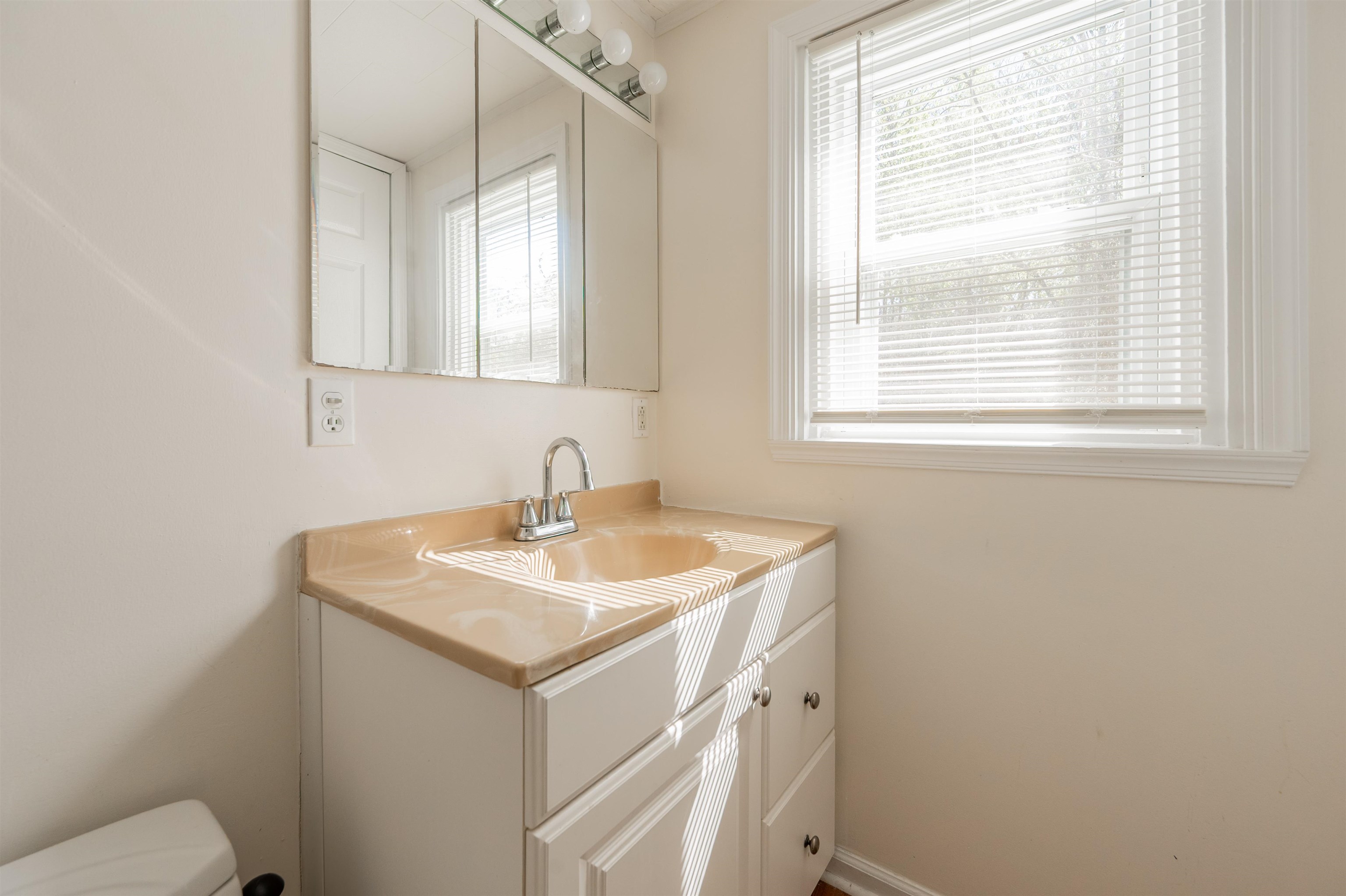102 Peck Street Pembroke VA 24136