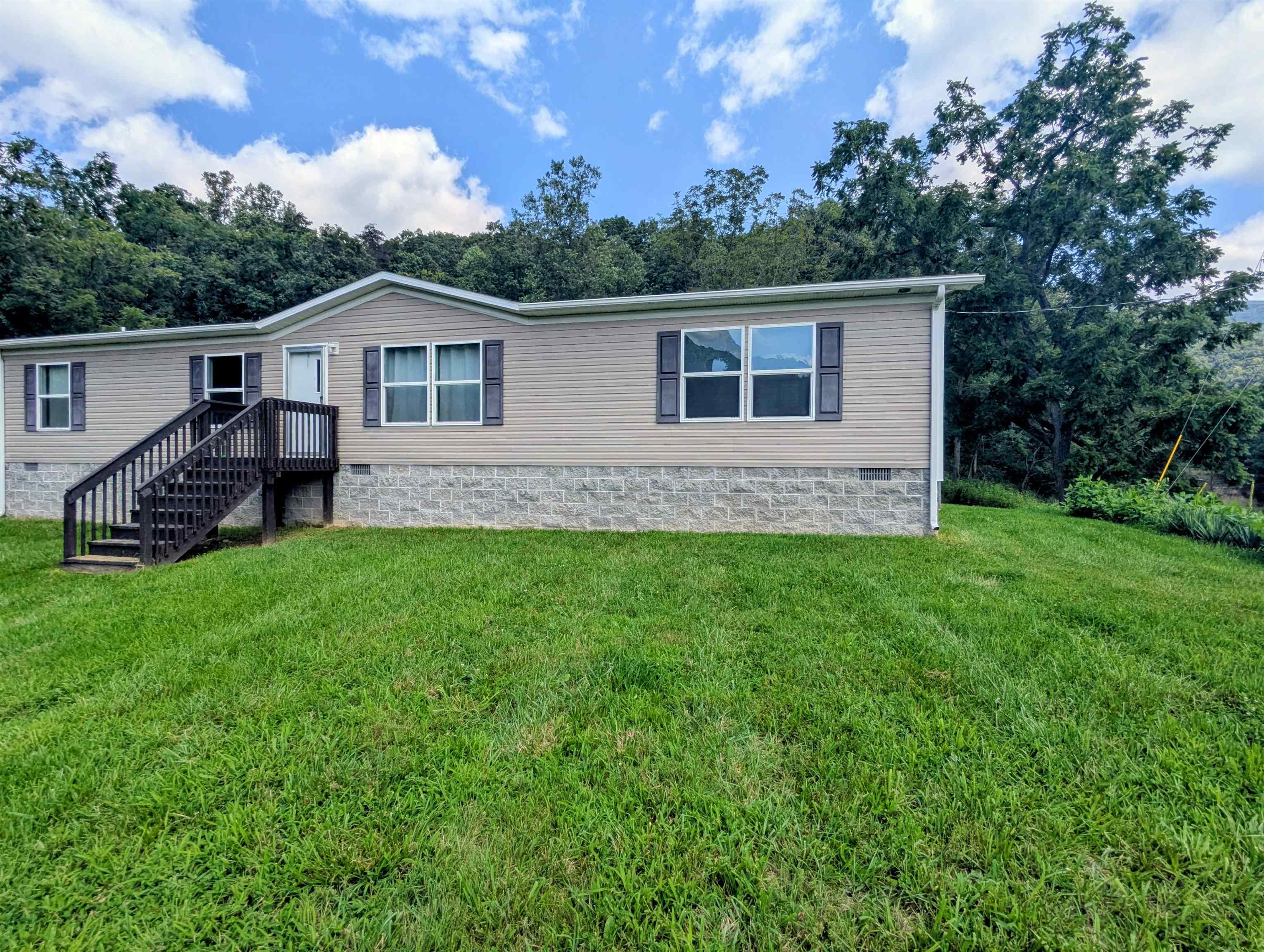 5404 Coles Road Elliston VA 24087