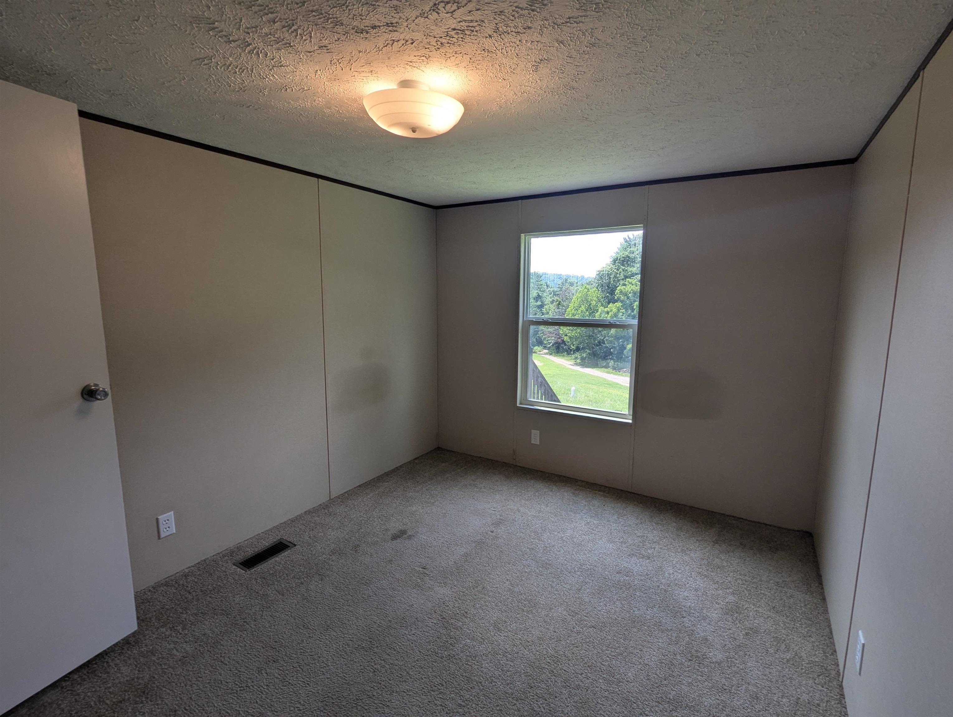 5404 Coles Road Elliston VA 24087
