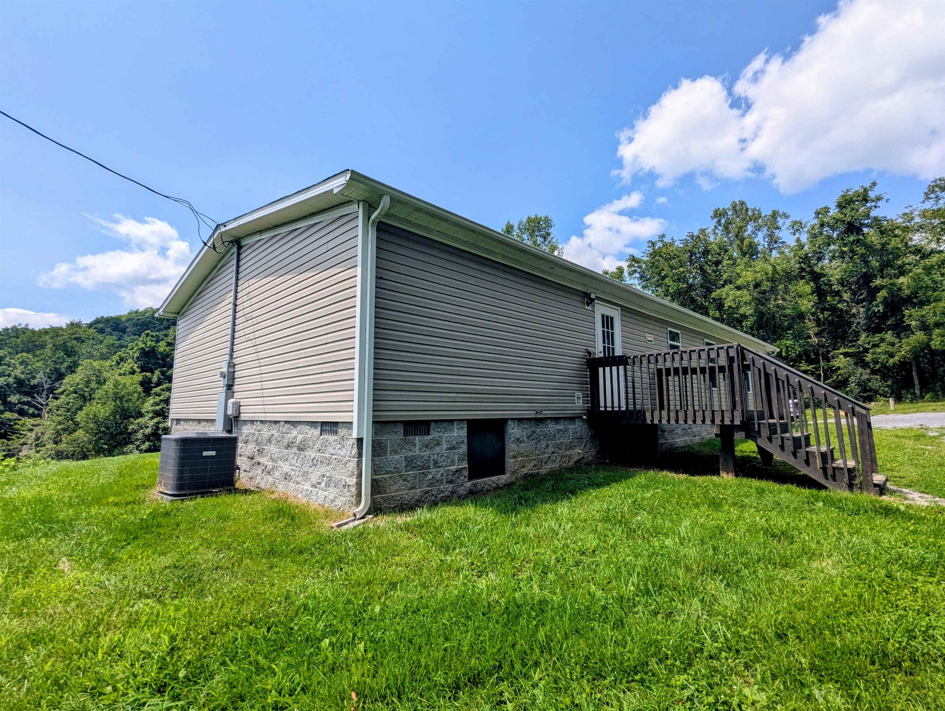 5404 Coles Road Elliston VA 24087