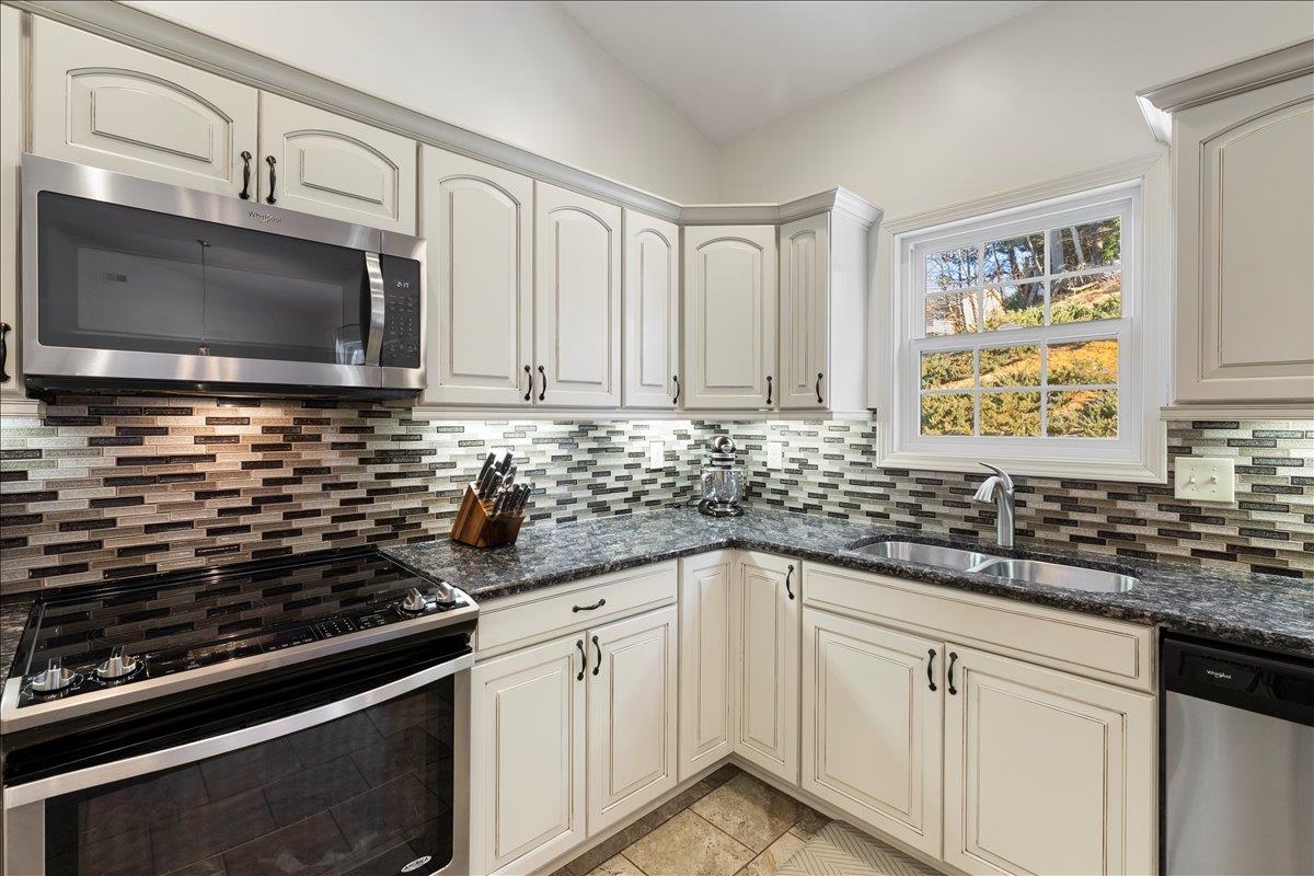 325 Colin Reid Pass NW Christiansburg VA 24073