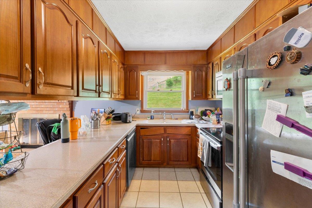 5912 Baptist Hollow Road Hiwassee VA 24347