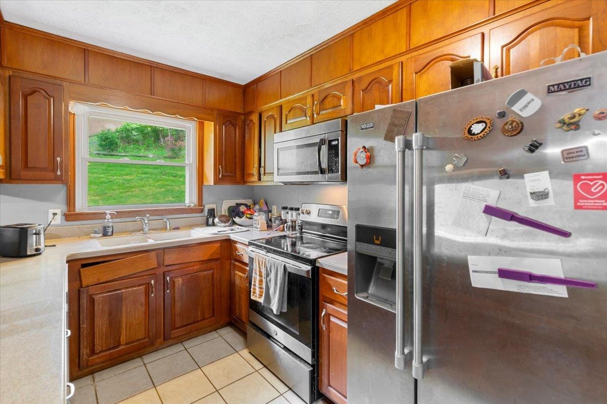 5912 Baptist Hollow Road Hiwassee VA 24347