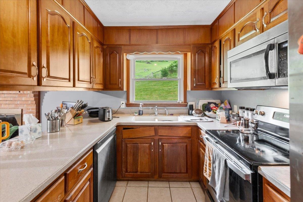 5912 Baptist Hollow Road Hiwassee VA 24347