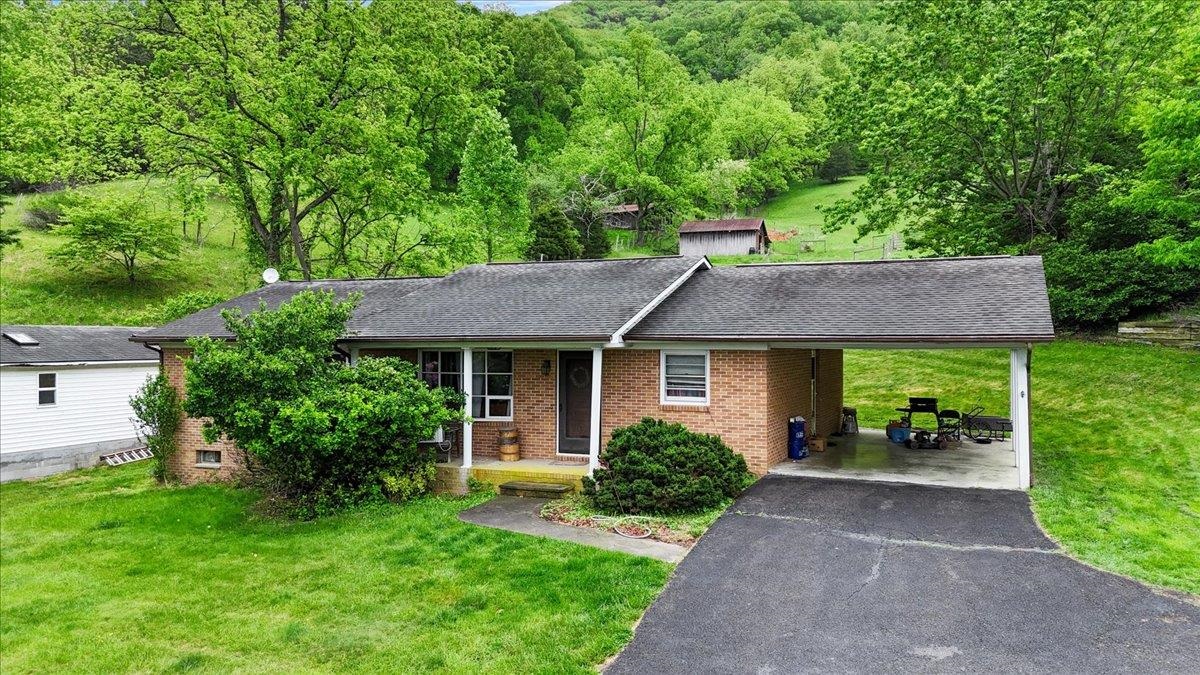 5912 Baptist Hollow Road Hiwassee VA 24347