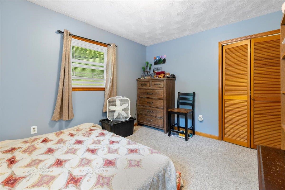 5912 Baptist Hollow Road Hiwassee VA 24347
