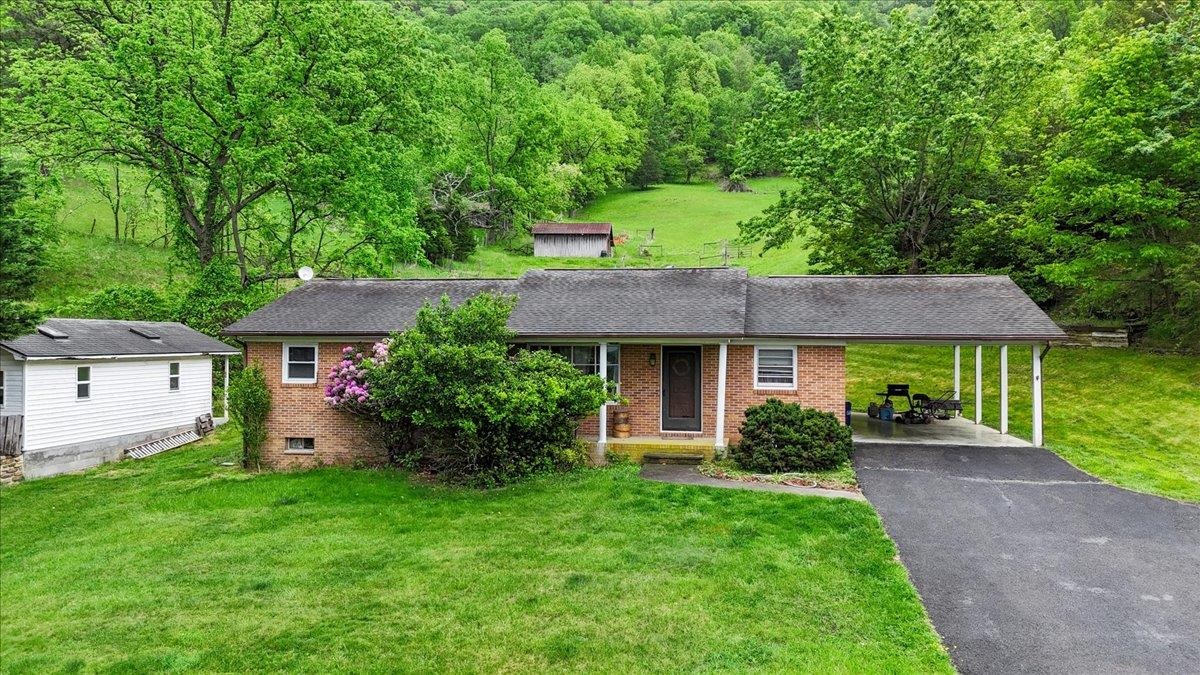 5912 Baptist Hollow Road Hiwassee VA 24347