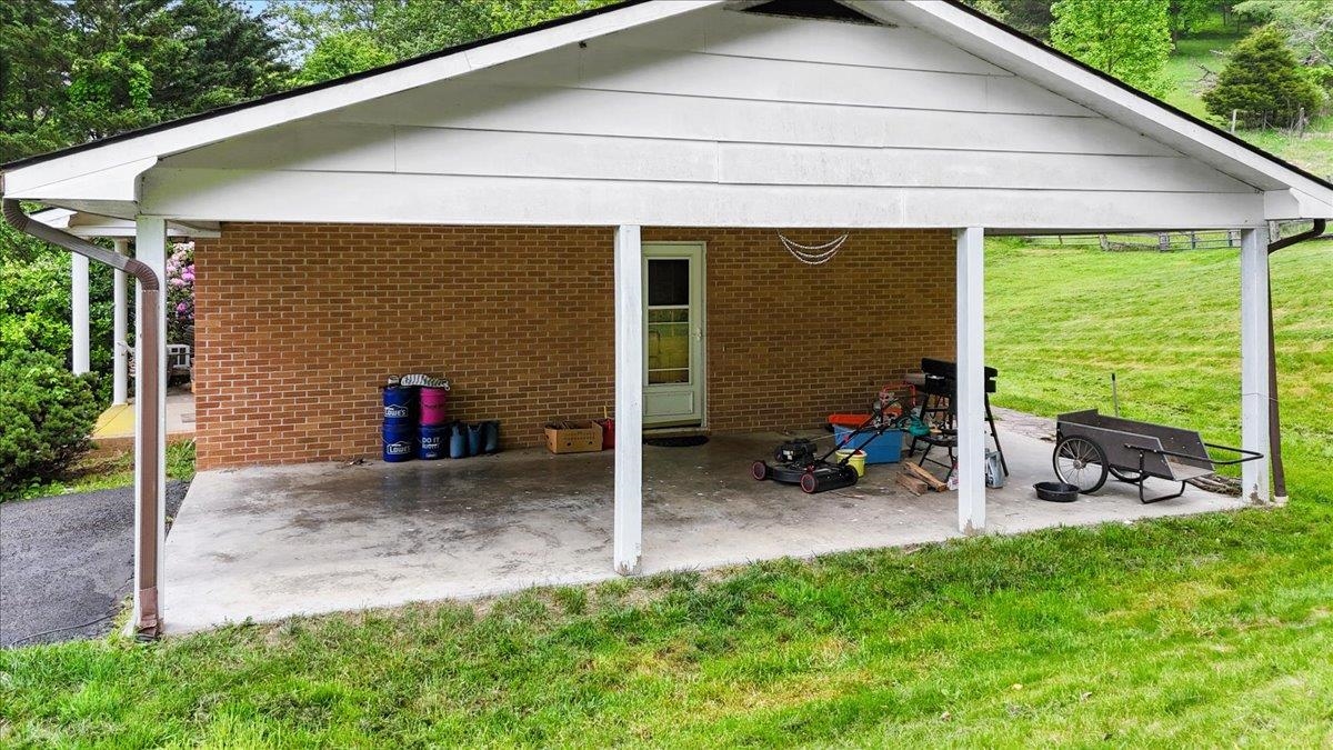 5912 Baptist Hollow Road Hiwassee VA 24347