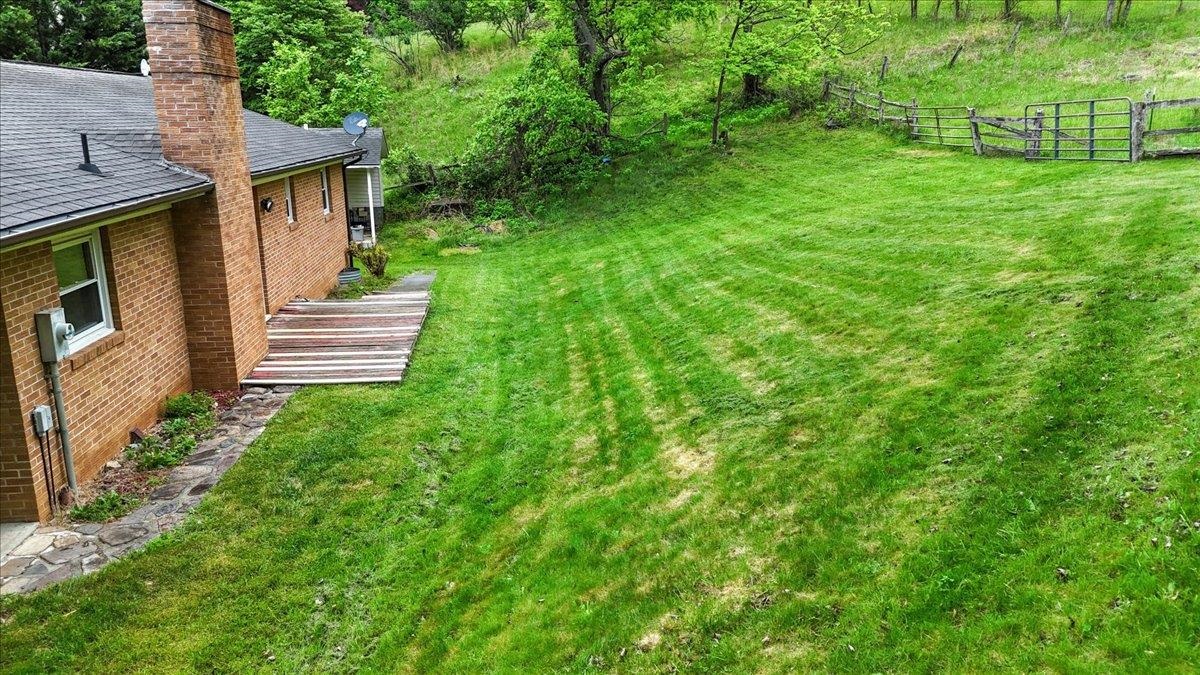 5912 Baptist Hollow Road Hiwassee VA 24347