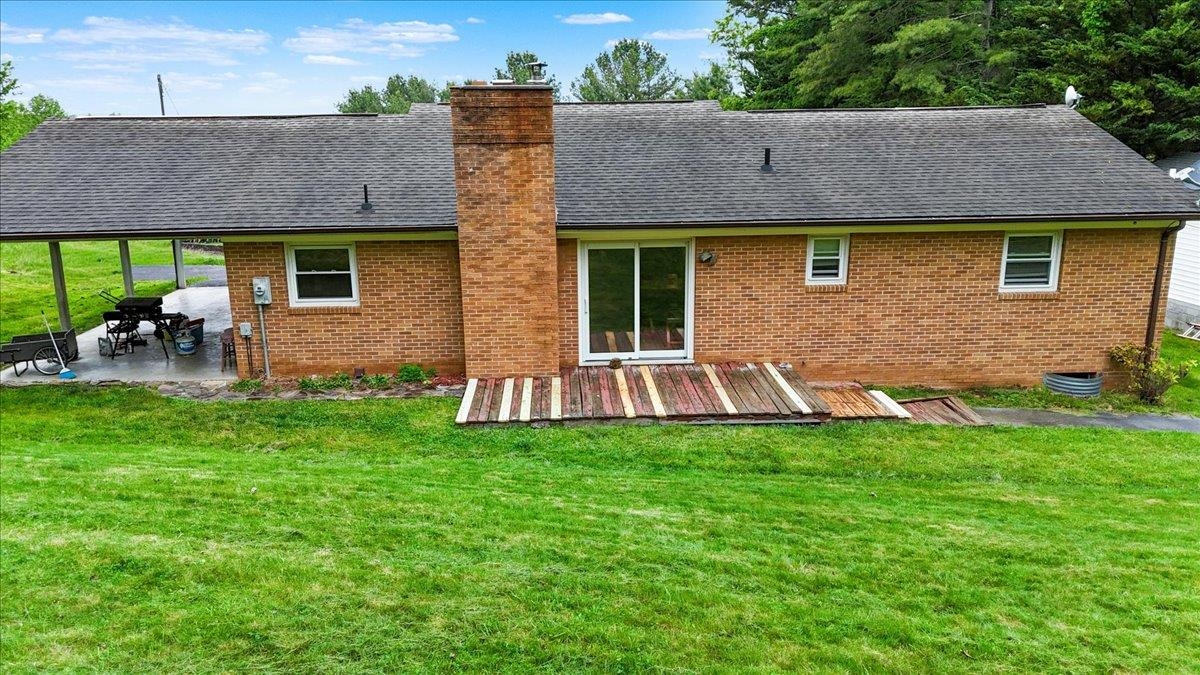 5912 Baptist Hollow Road Hiwassee VA 24347