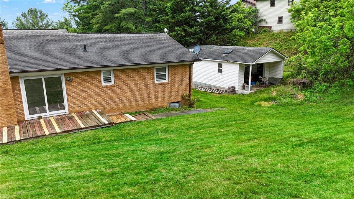 5912 Baptist Hollow Road Hiwassee VA 24347