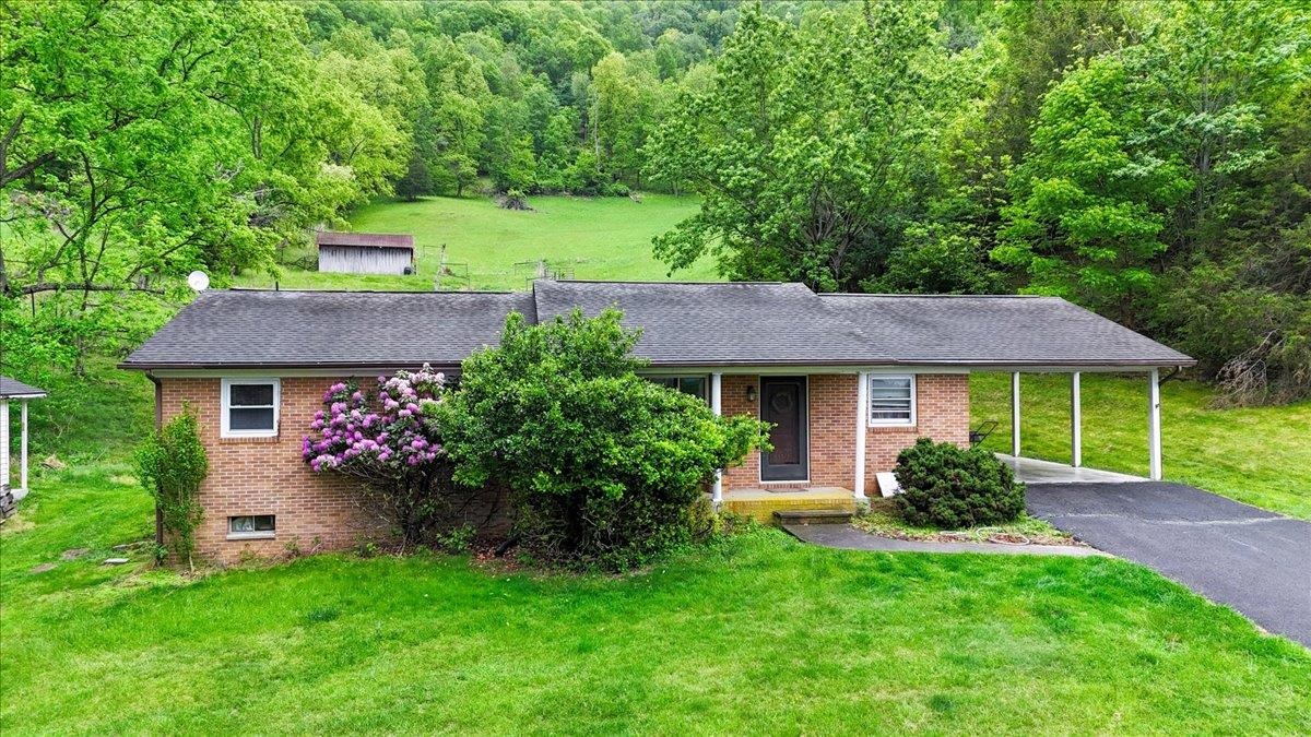 5912 Baptist Hollow Road Hiwassee VA 24347
