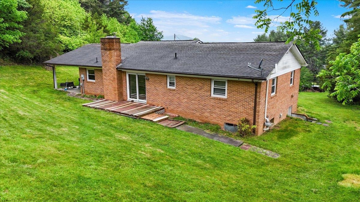5912 Baptist Hollow Road Hiwassee VA 24347