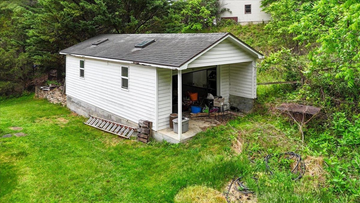 5912 Baptist Hollow Road Hiwassee VA 24347