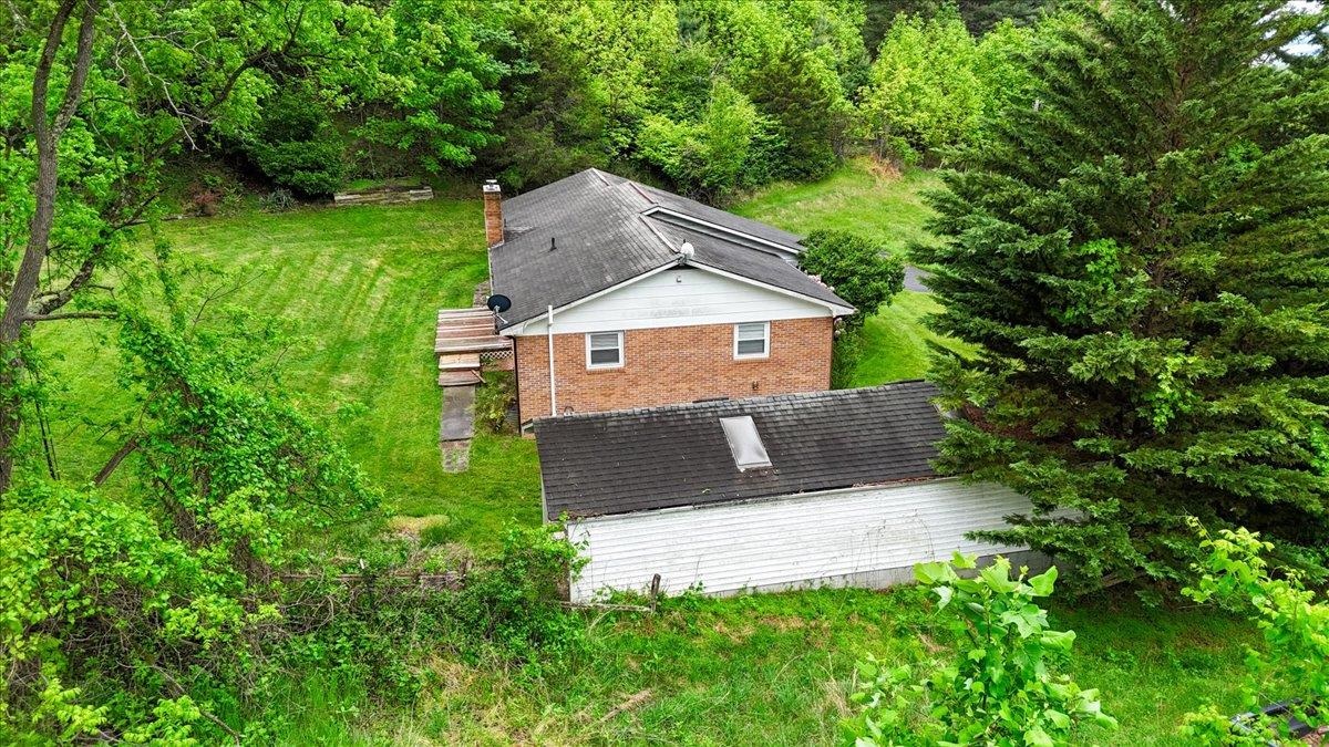 5912 Baptist Hollow Road Hiwassee VA 24347