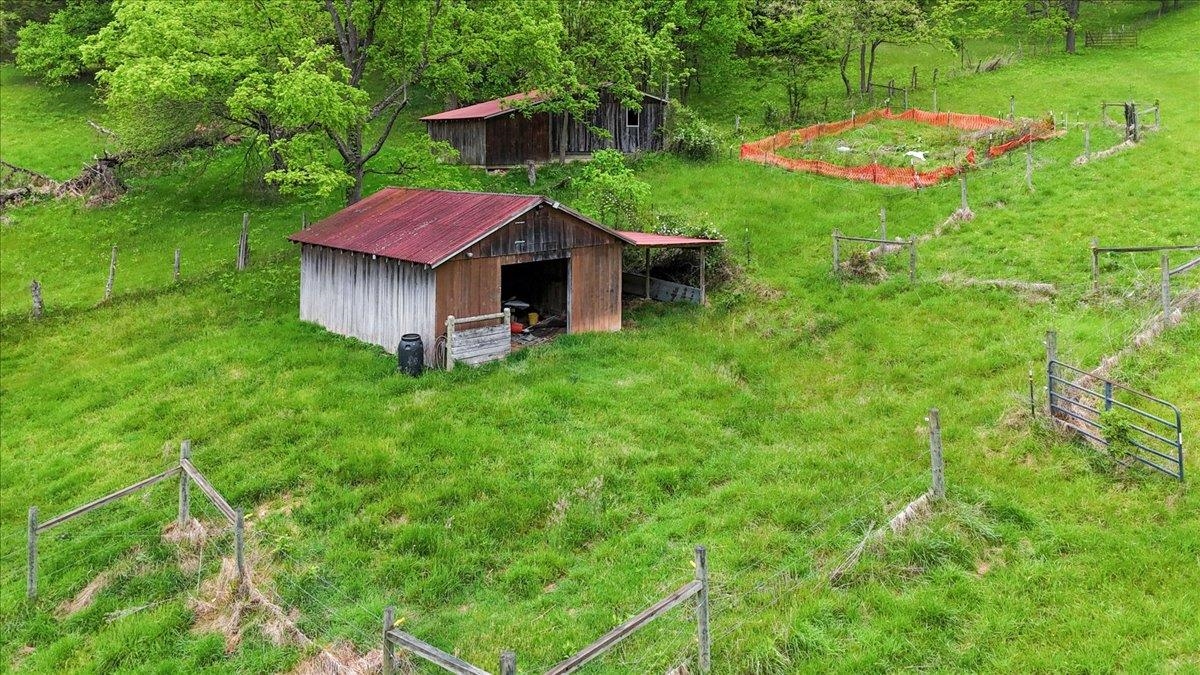 5912 Baptist Hollow Road Hiwassee VA 24347