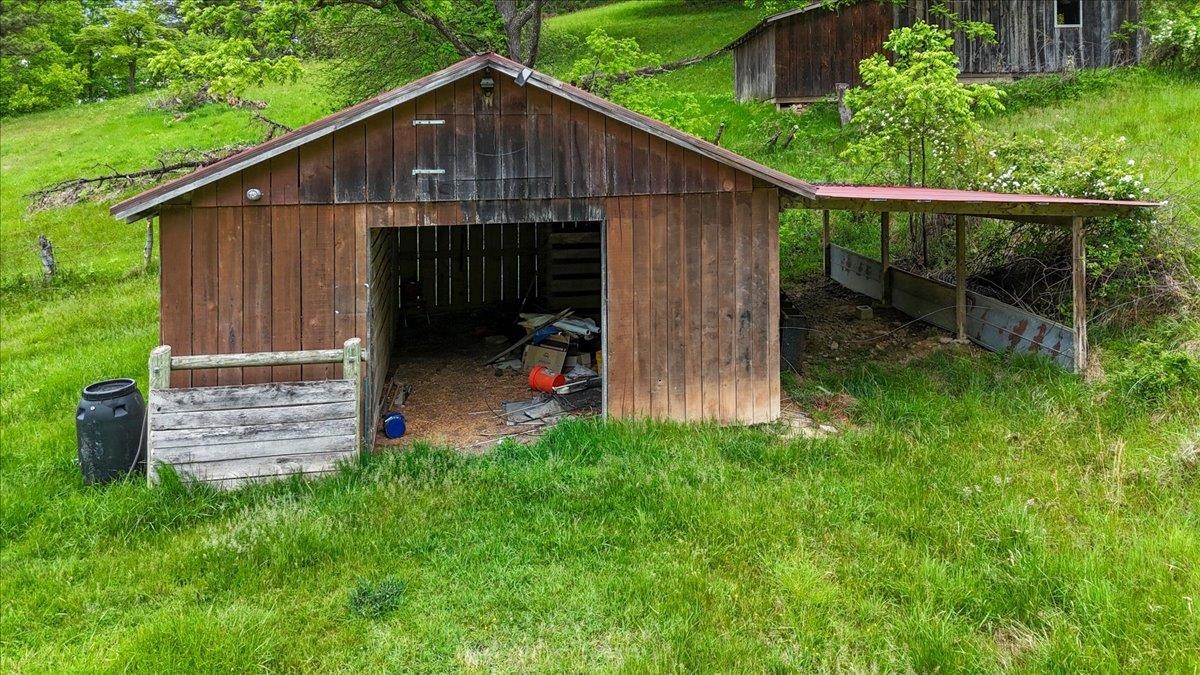 5912 Baptist Hollow Road Hiwassee VA 24347