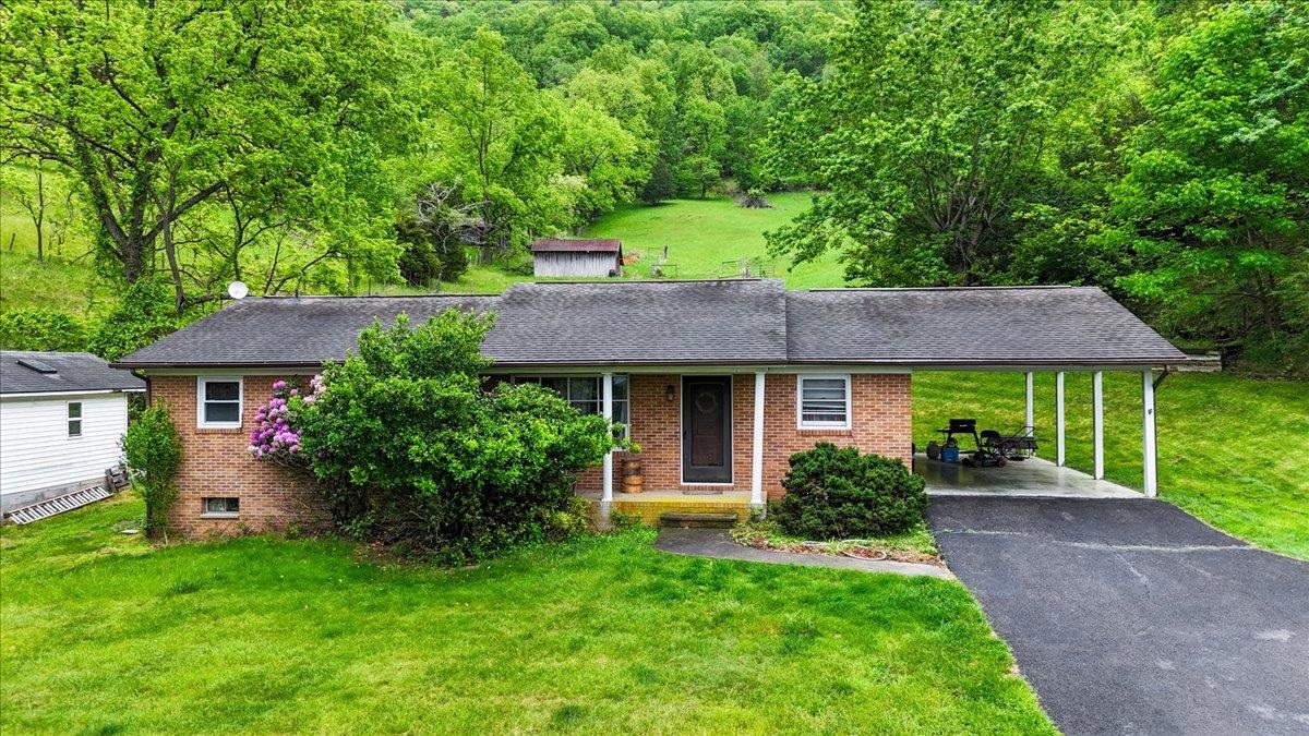 5912 Baptist Hollow Road Hiwassee VA 24347