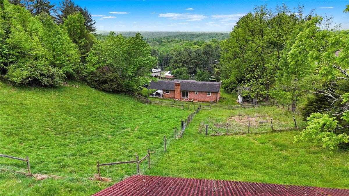 5912 Baptist Hollow Road Hiwassee VA 24347