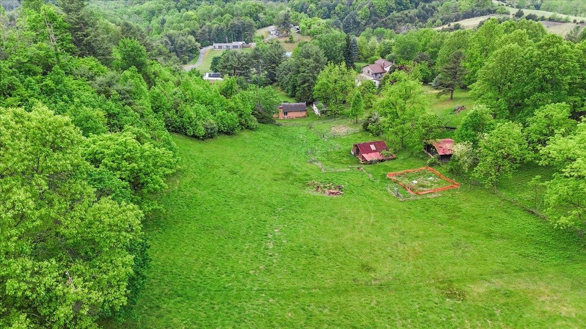 5912 Baptist Hollow Road Hiwassee VA 24347