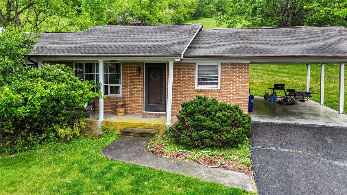 5912 Baptist Hollow Road Hiwassee VA 24347