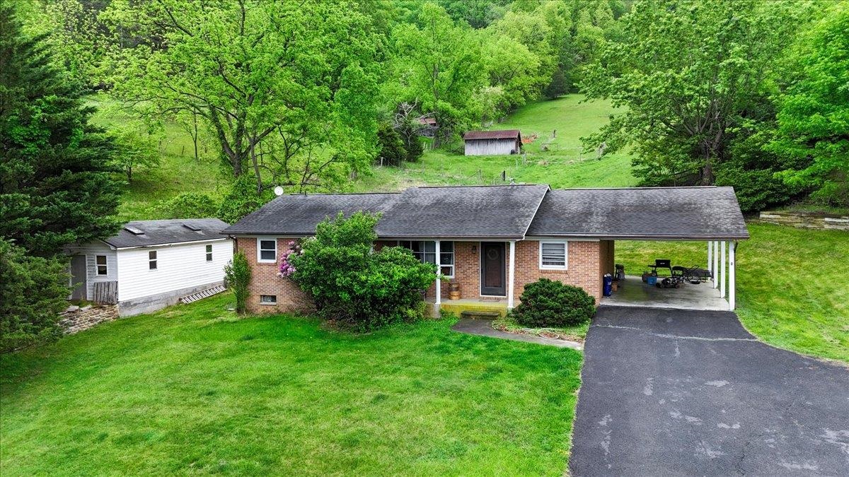 5912 Baptist Hollow Road Hiwassee VA 24347