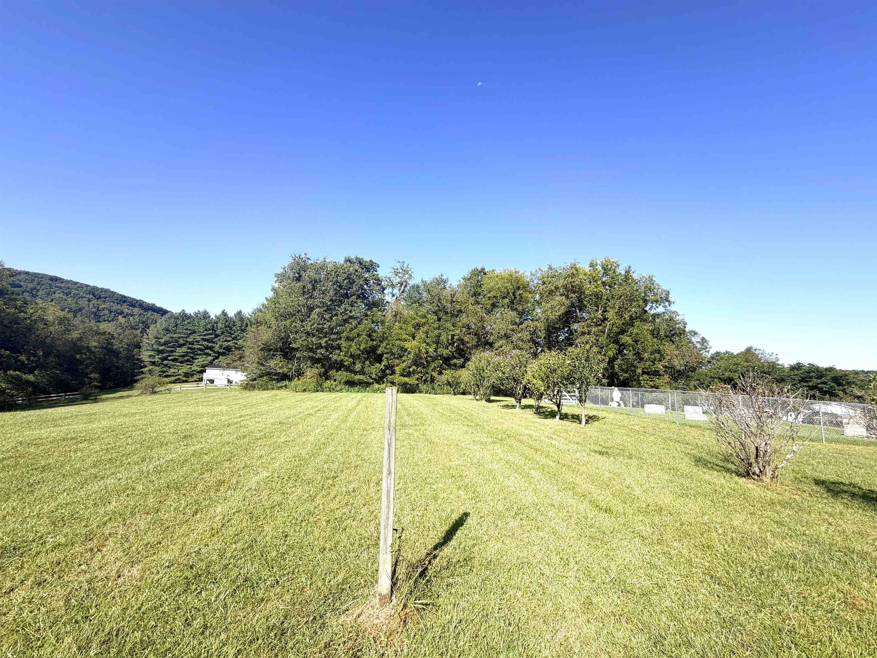 5703 Blue Springs Road Hiwassee VA 24347