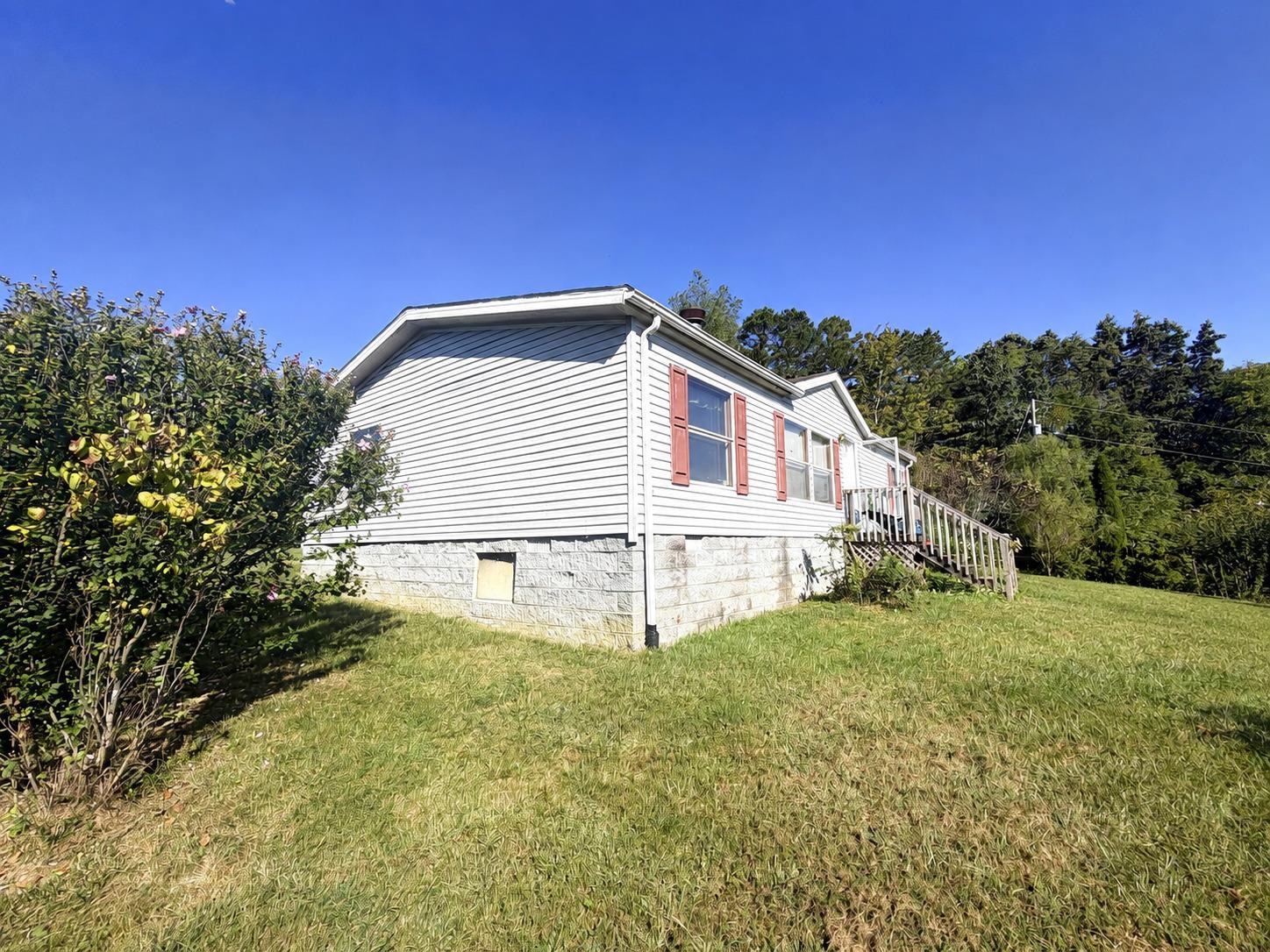5703 Blue Springs Road Hiwassee VA 24347