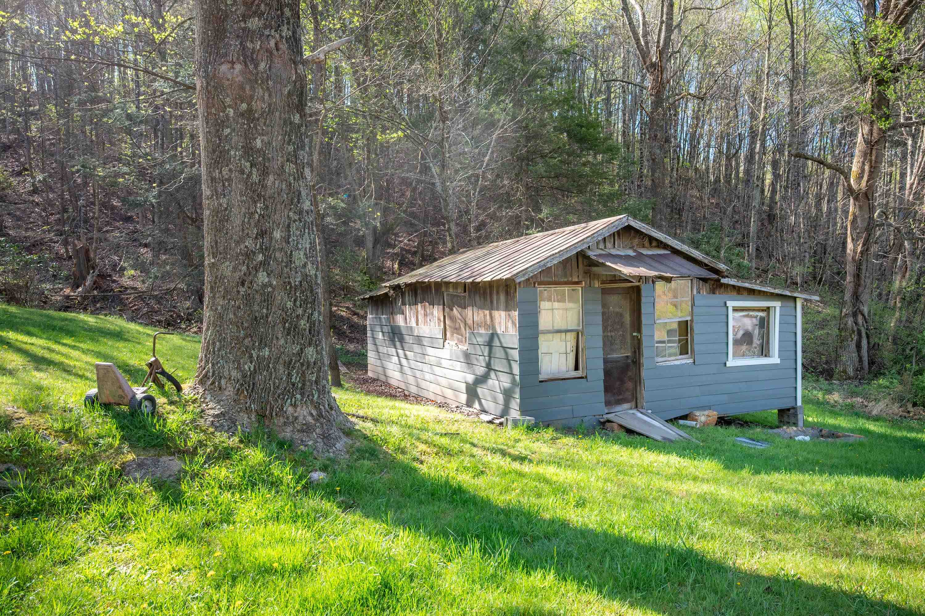 1625 Hollandsworth Road NW Indian Valley VA 24105