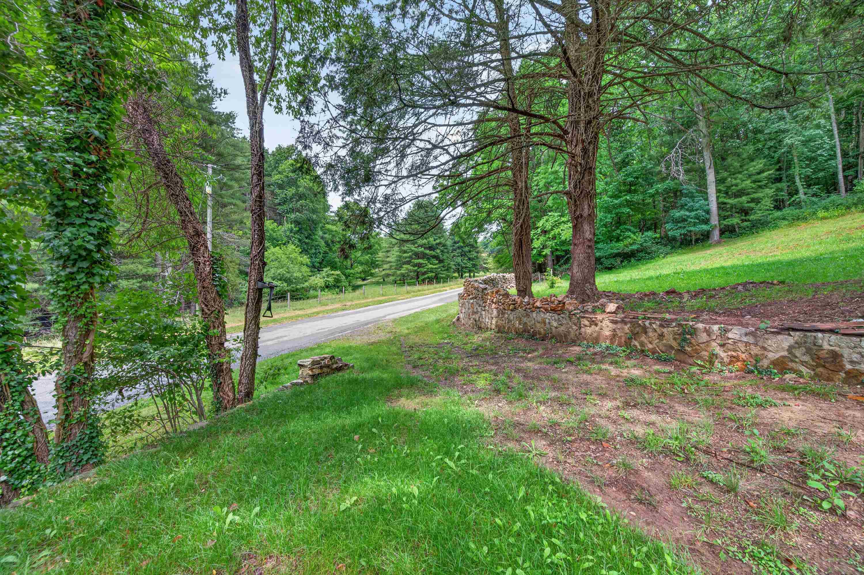 1625 Hollandsworth Road NW Indian Valley VA 24105