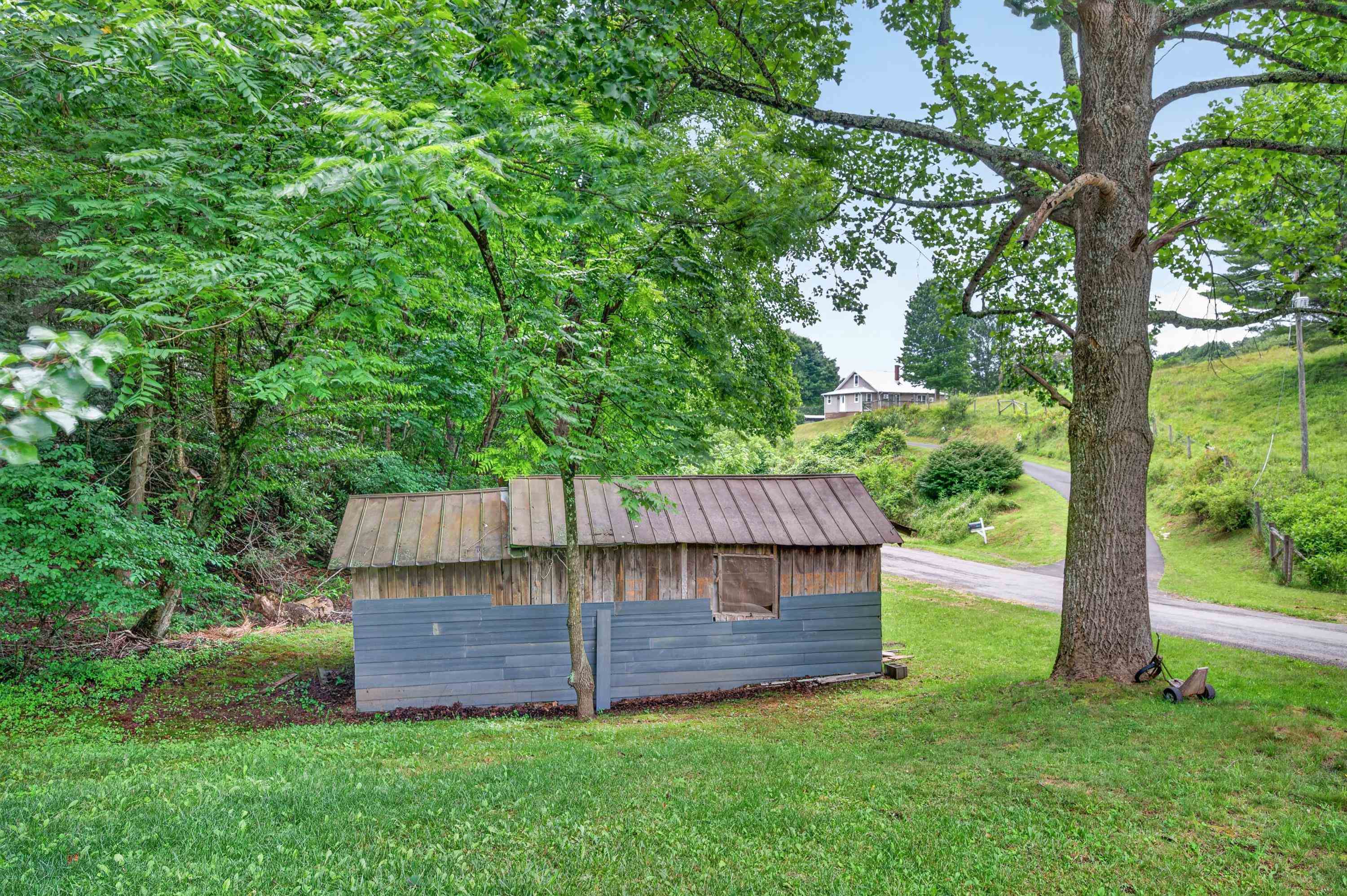 1625 Hollandsworth Road NW Indian Valley VA 24105
