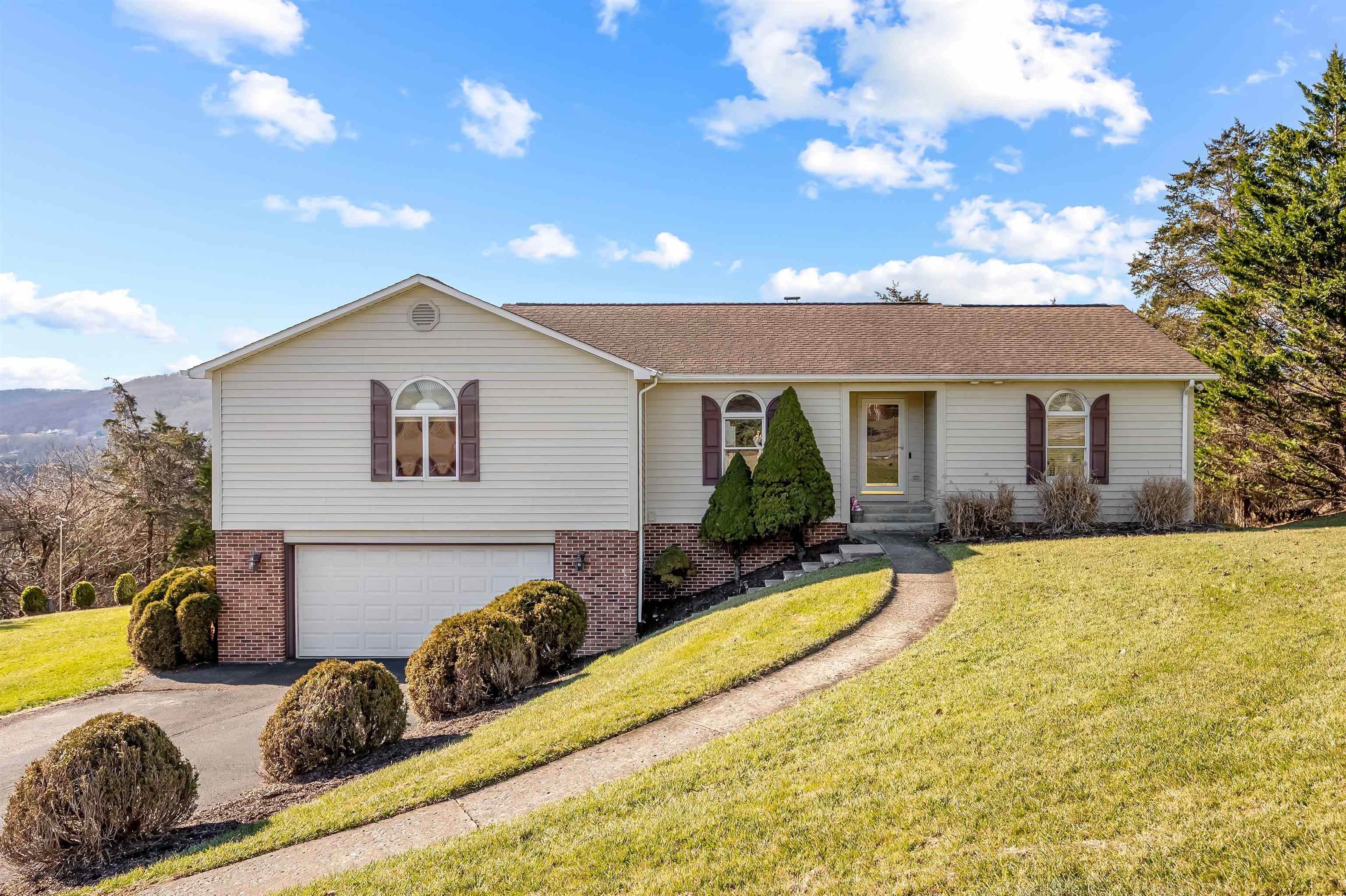 Blacksburg VA, 1789 Mountainside Drive