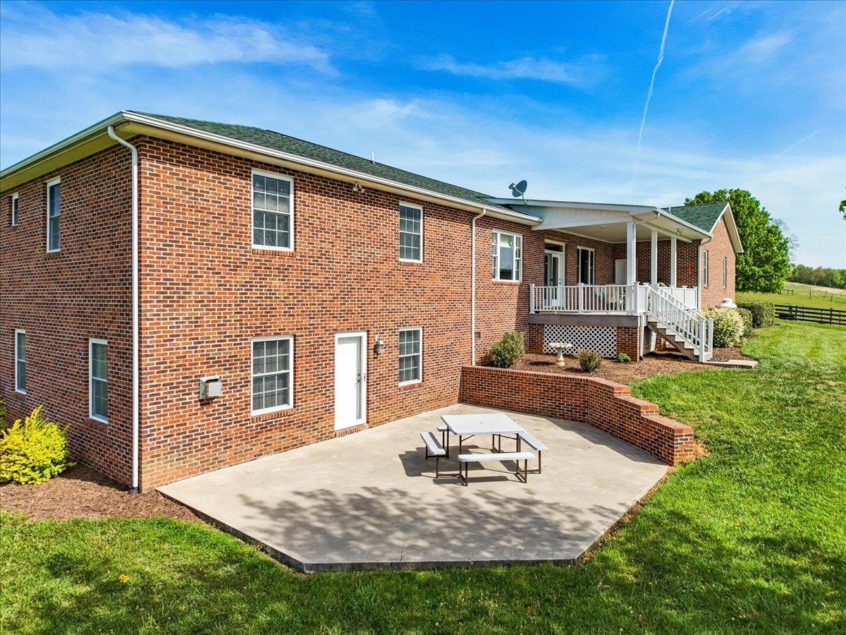 2664 Old Route 100 Road Draper VA 24324