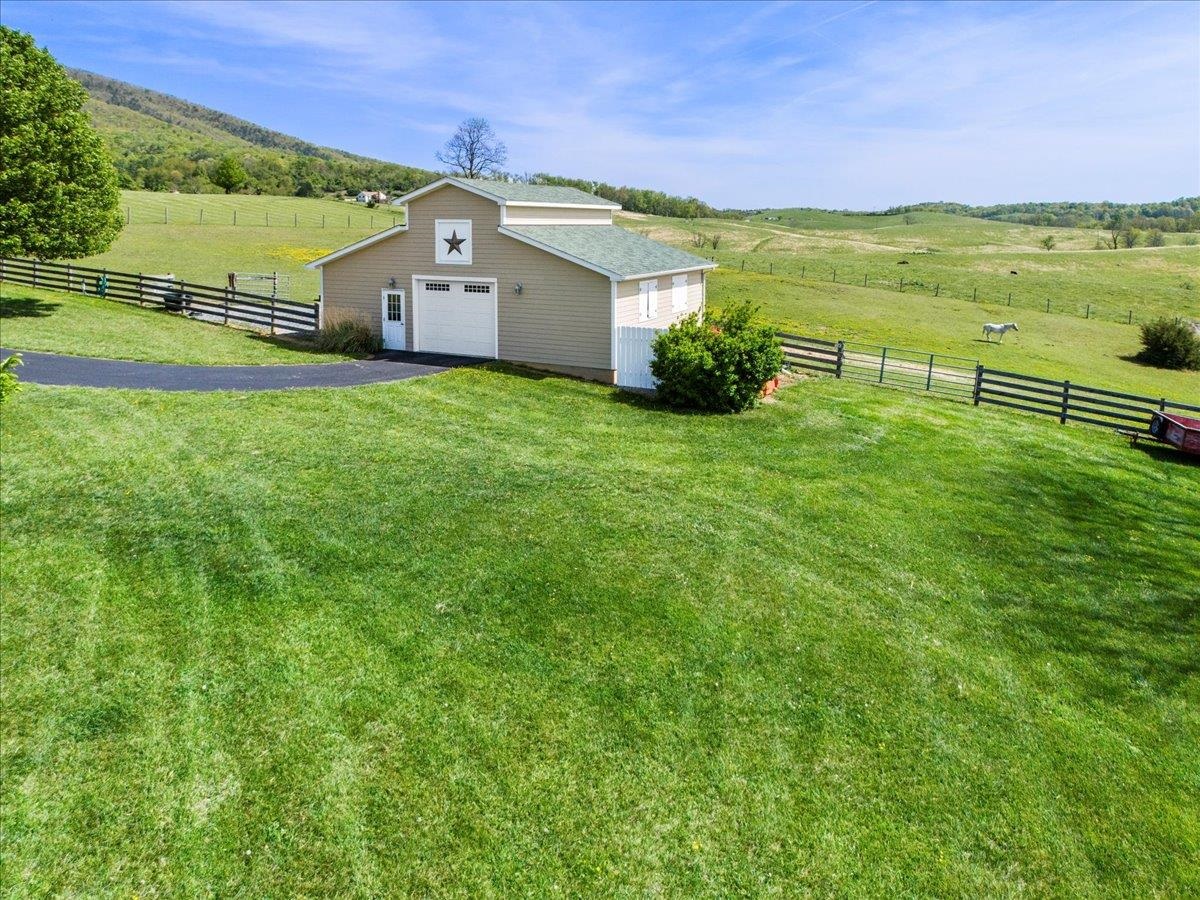 2664 Old Route 100 Road Draper VA 24324