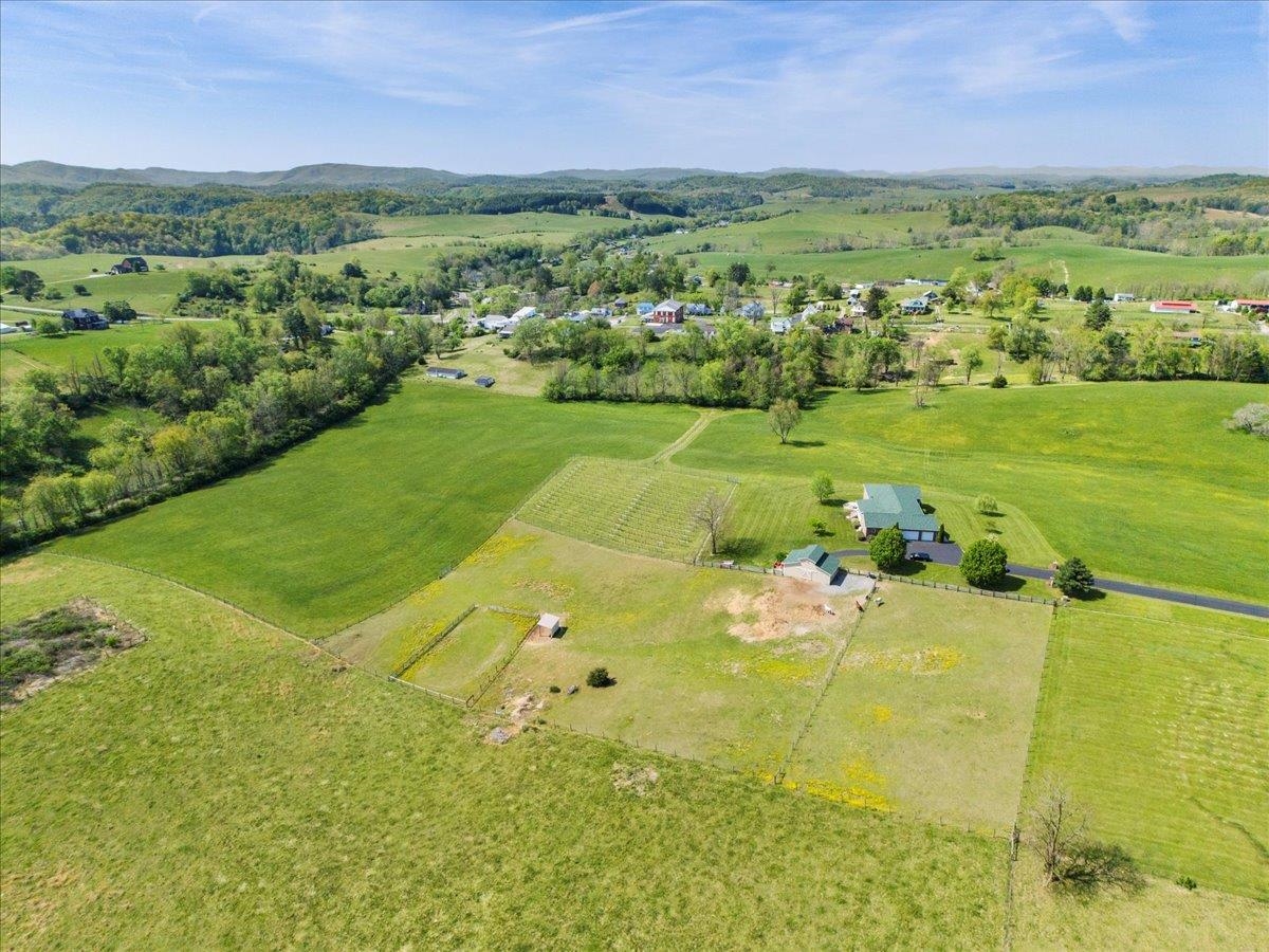 2664 Old Route 100 Road Draper VA 24324